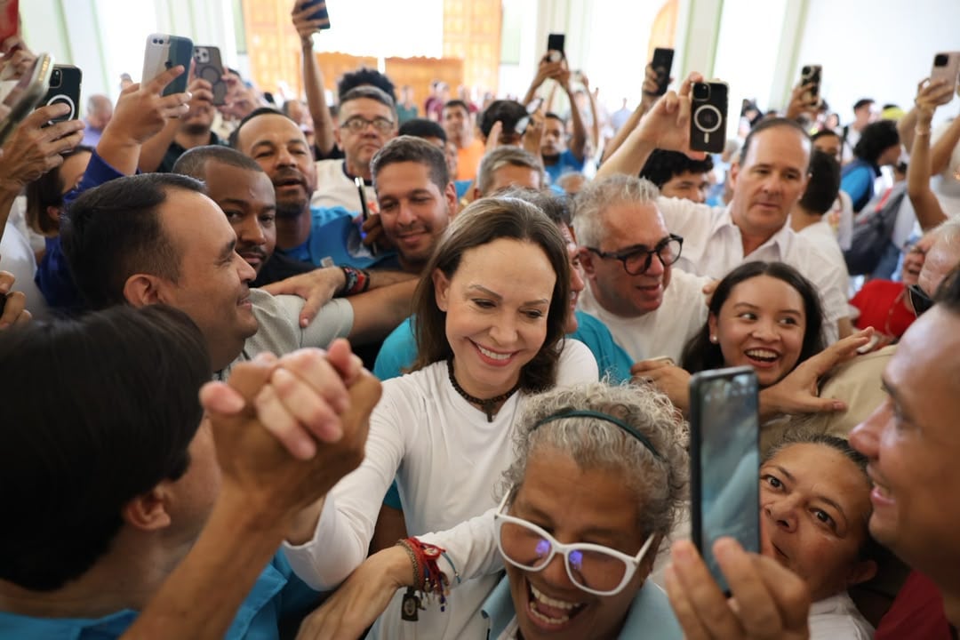 María Corina Machado regresó a Venezuela tras casi un año afuera del país: “Estoy aquí, con ustedes”