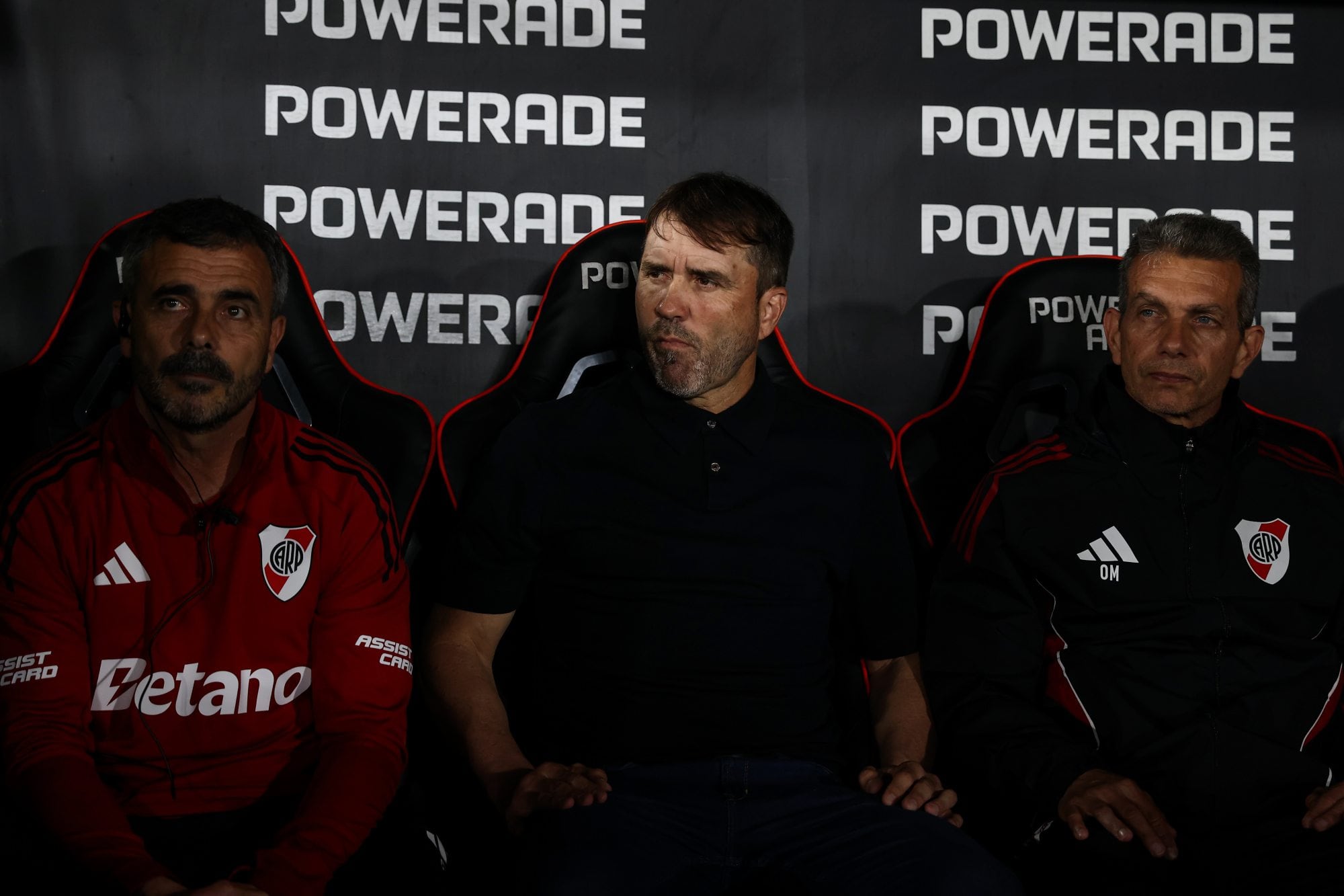 Huracán vs. River, en vivo: el minuto a minuto del partido por el torneo Apertura 6 Eduardo Coudet en el banco de River durante su debut ante Huracán