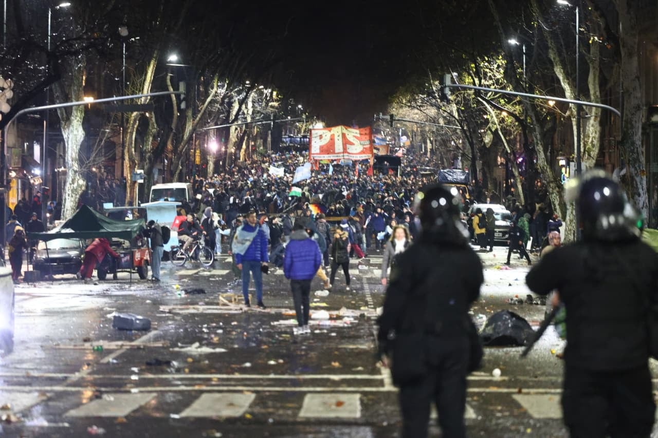 La protesta fue desactivada con gases y balas de goma