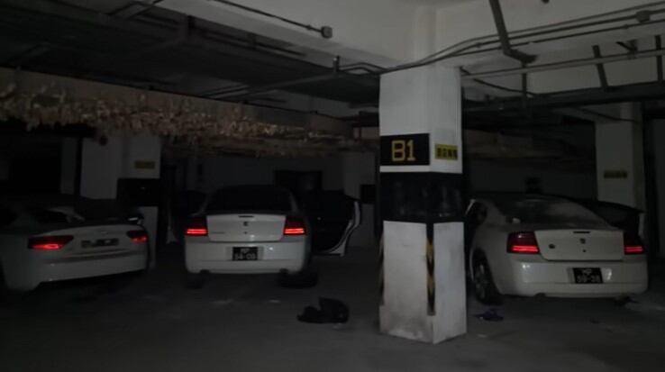 Audi A5 Coupé, un Dodge Charger y Dodge Charger Limousine Extended