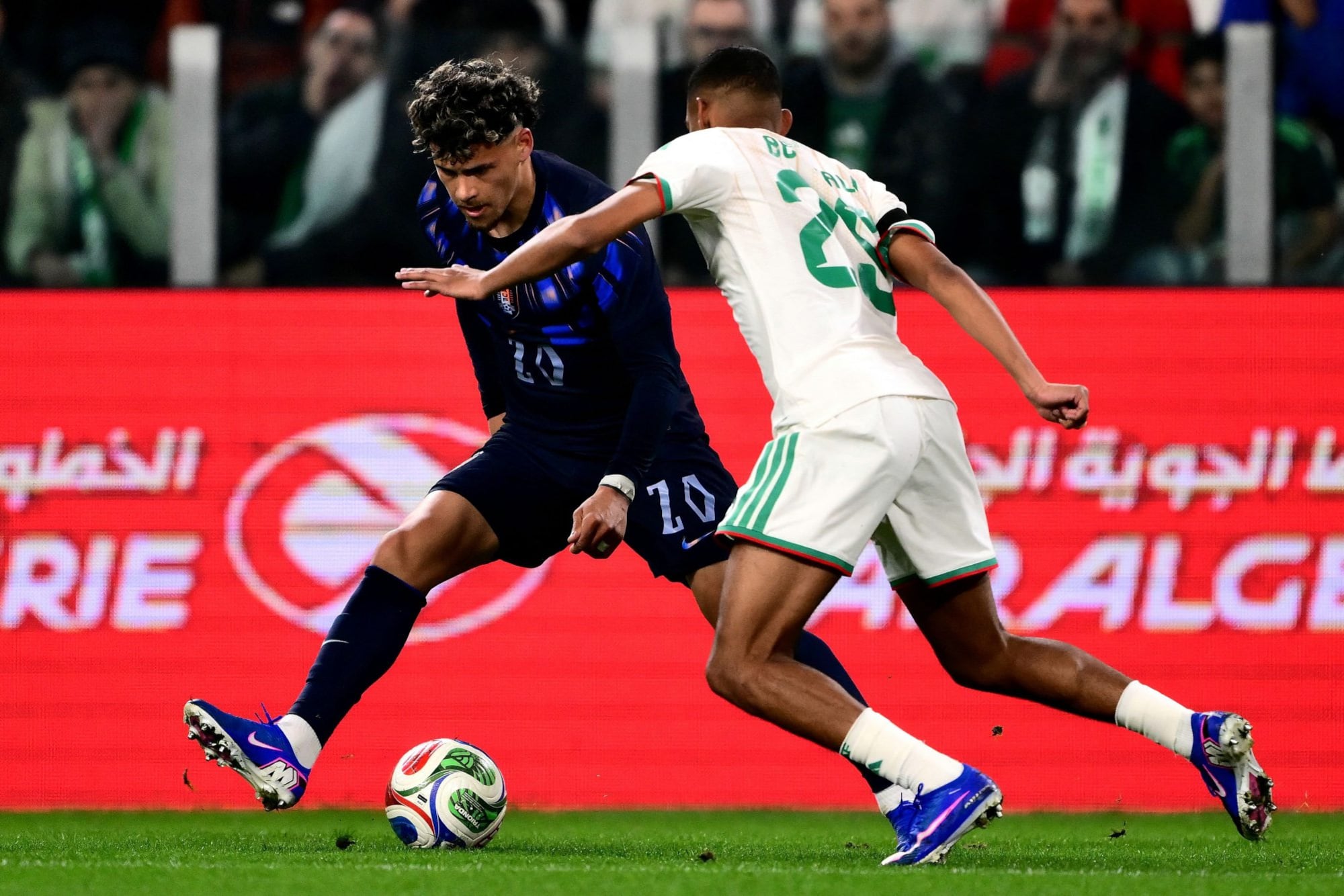 Un jugador de Argelia calentó el partido con Argentina: