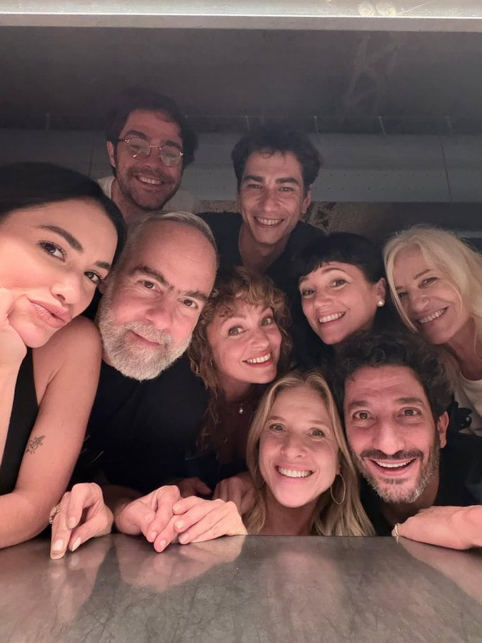 La foto del reencuentro entre Lali Espósito y Peter Lanzani que alimentó rumores de un nuevo trabajo juntos 6 La foto de la cena que reunió a Javier Braier, Peter Lanzani, Lali Espósito, Carla Peterson, Juan Minujin, Dolores Fonzi, Griselda Siciliani, Mercedes Morán y Enzo Vogrincic