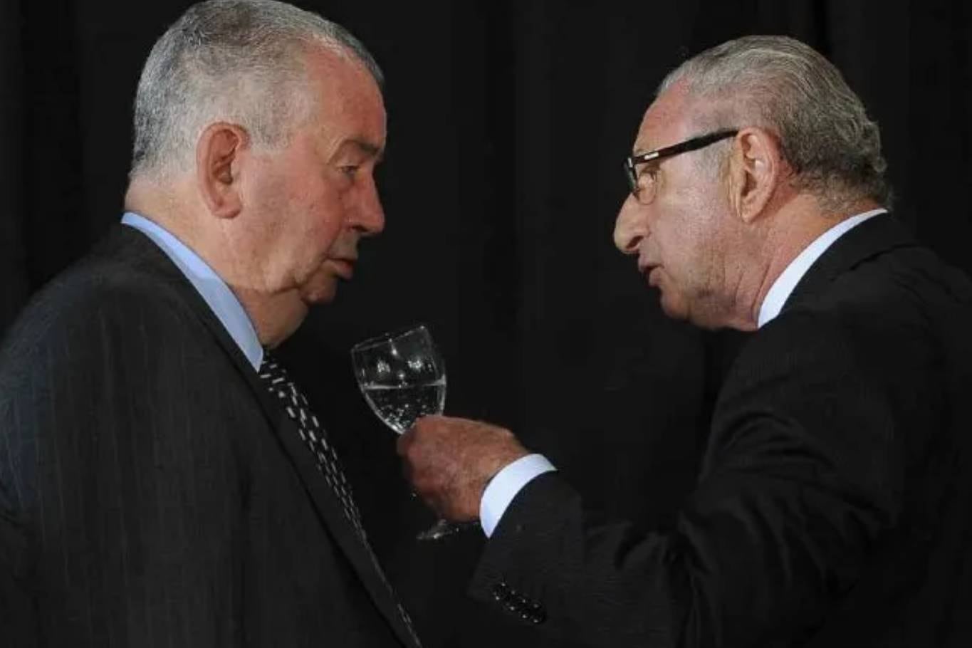 Murió el periodista Ernesto Cherquis Bialo, a los 85 años 6 Julio Grondona y Ernesto Cherquis Bialo, en una de las pocos fotos en las que puede vérselos juntos