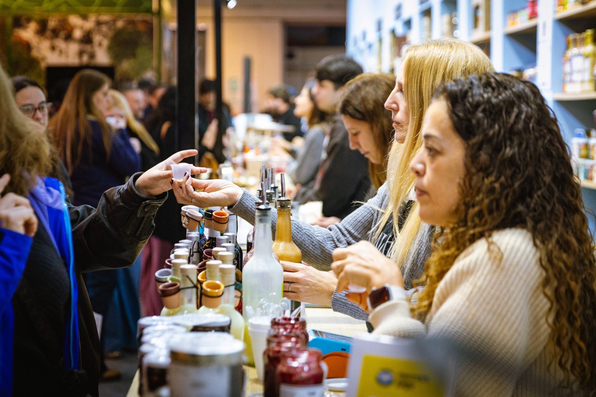 Caminos y Sabores cerró con 100.000 visitas en su edición 20° aniversario 5 Con un promedio de 25.000 visitantes por días, la 20° edición de Caminos y Sabores sumó 100.000 visitantes