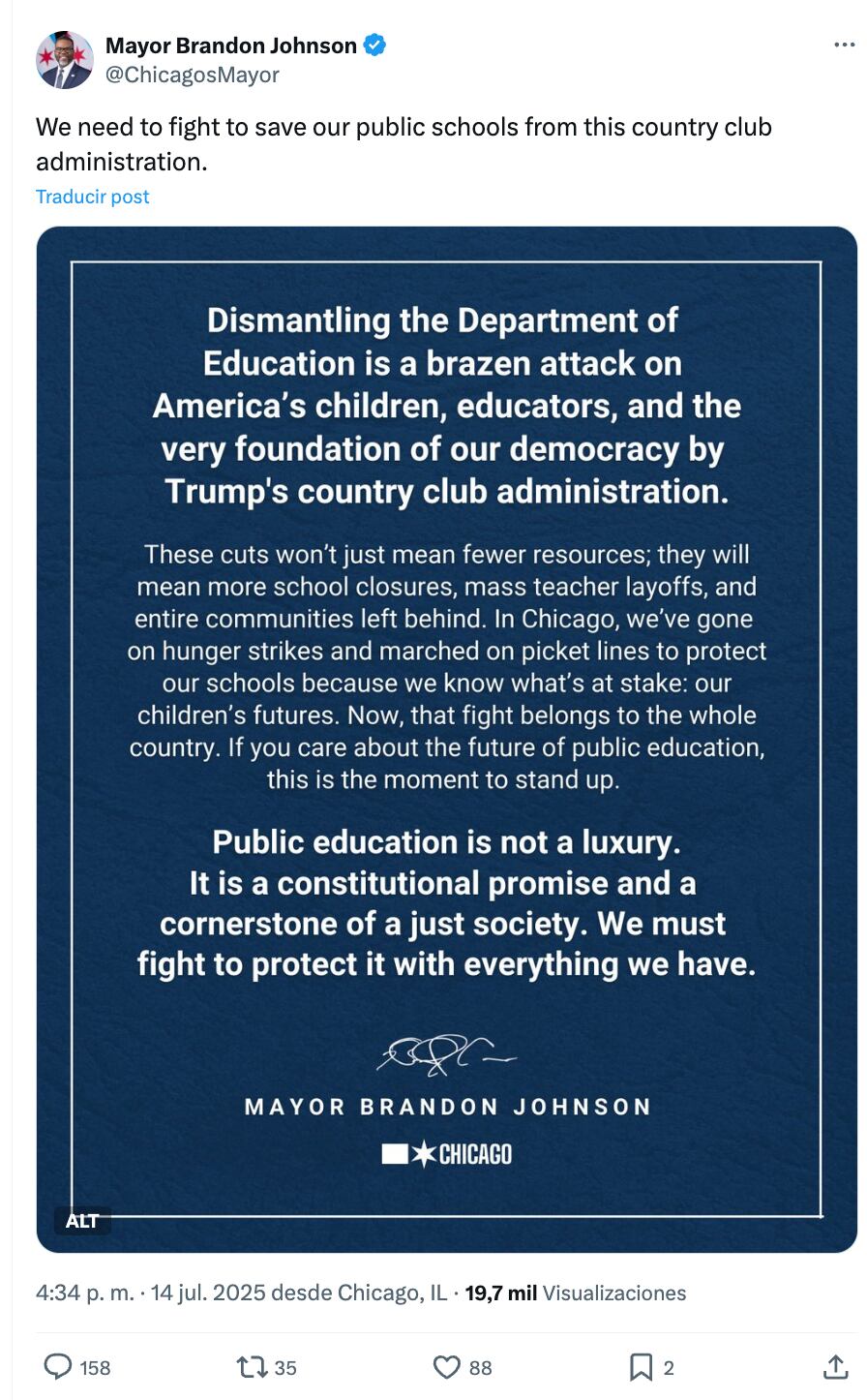 Brandon Johnson, alcalde de Chicago, cruzó a Trump por el “desmantelamiento” del Departamento de Educación