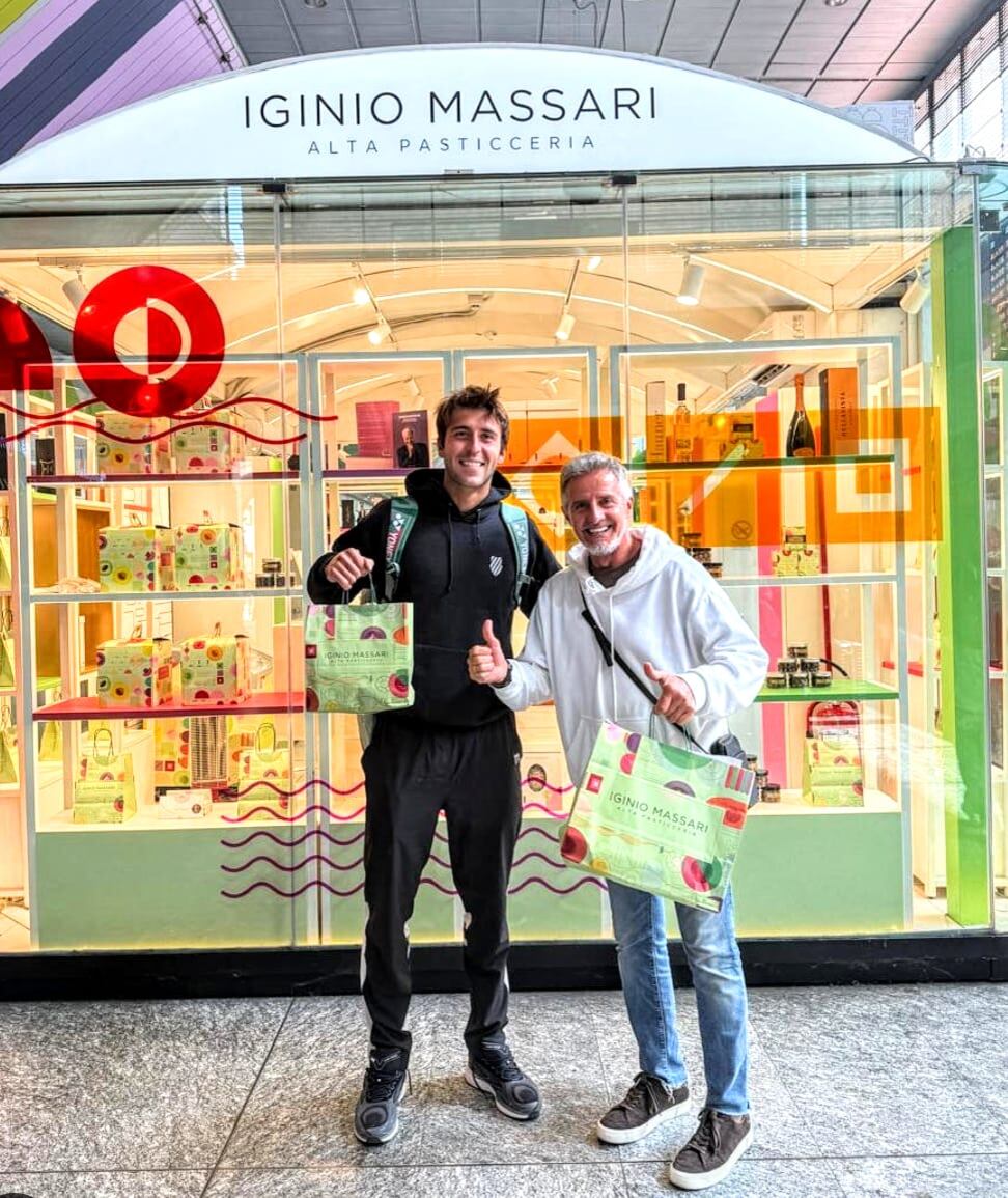 En Roma, con Etcheverry, dándose un gusto de la mejor repostería italiana