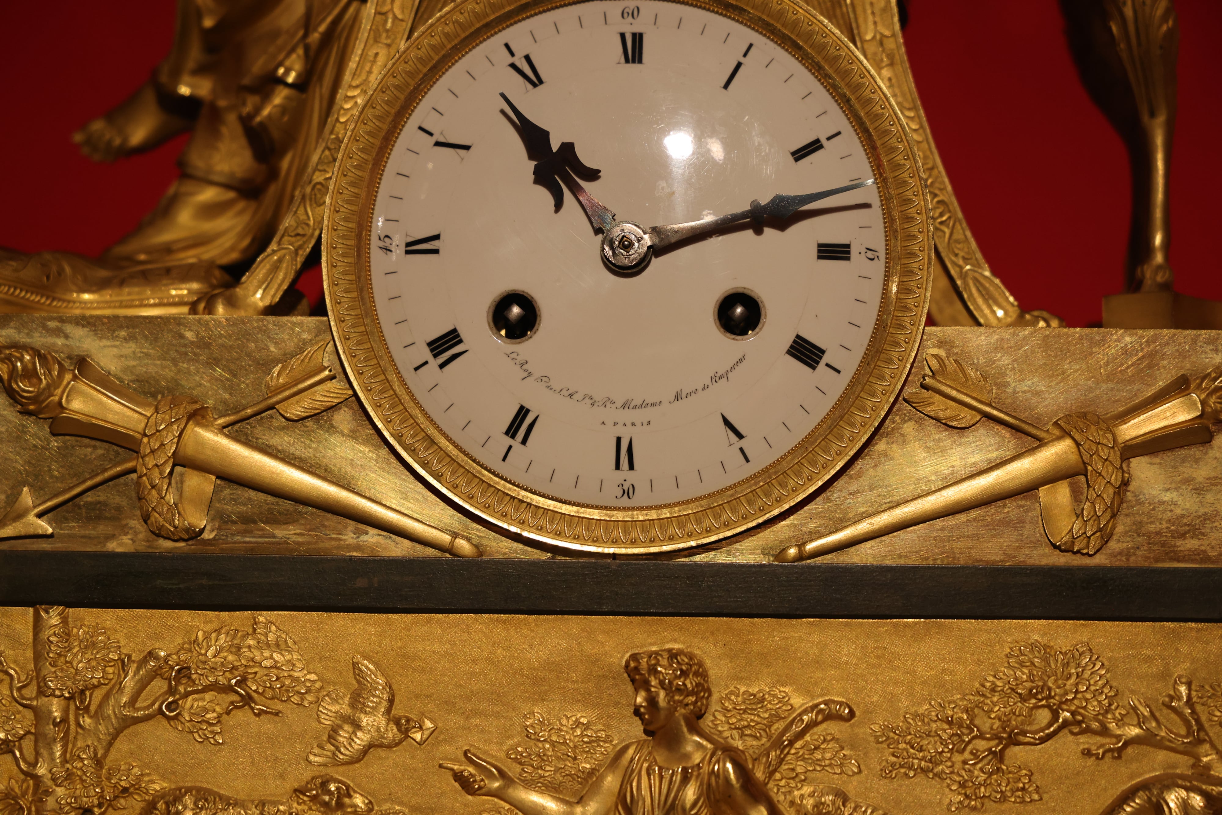 El reloj de chimenea donado por Felipe de la Balze fue realizado a principios del siglo XIX para la madre de Napoléon Bonaparte