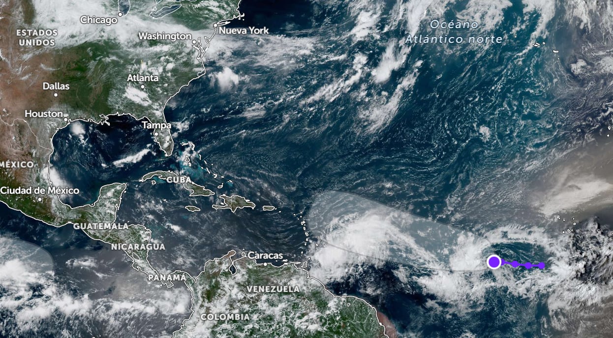 Un sistema avanza por el océano Atlántico con posibilidad de convertirse en tormenta tropical