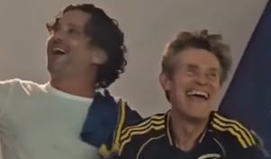 Willem Dafoe estuvo en La Bombonera y los hinchas le dedicaron un cantito
