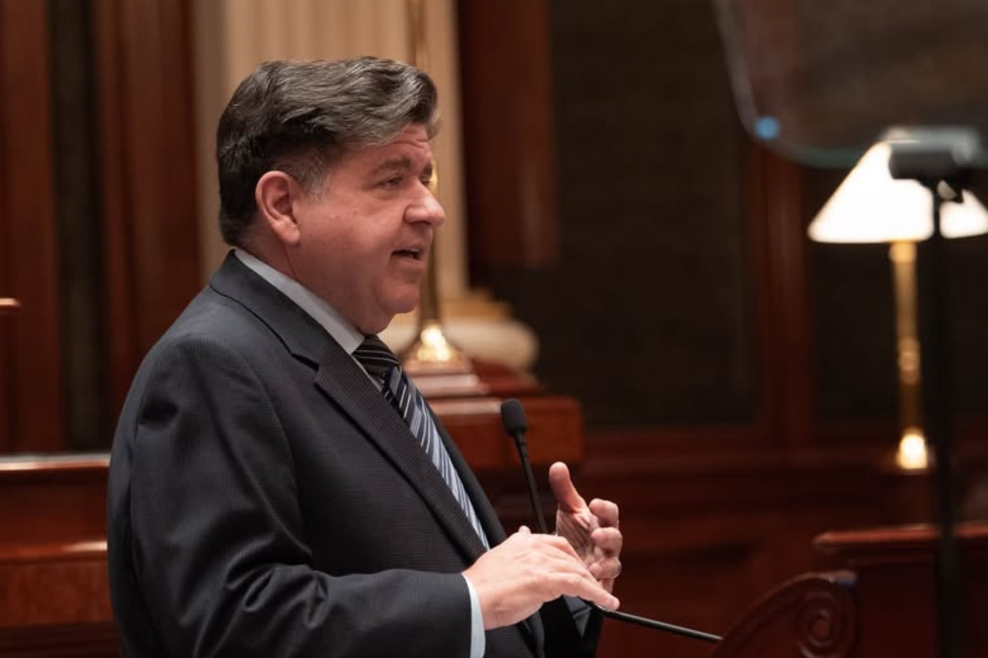 ¿Viviendas asequibles en Illinois? El BUILD Plan anunciado por JB Pritzker que busca facilitar procesos de construcción