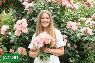 Tiene un jardín con mil rosas y una historia que nadie imagina