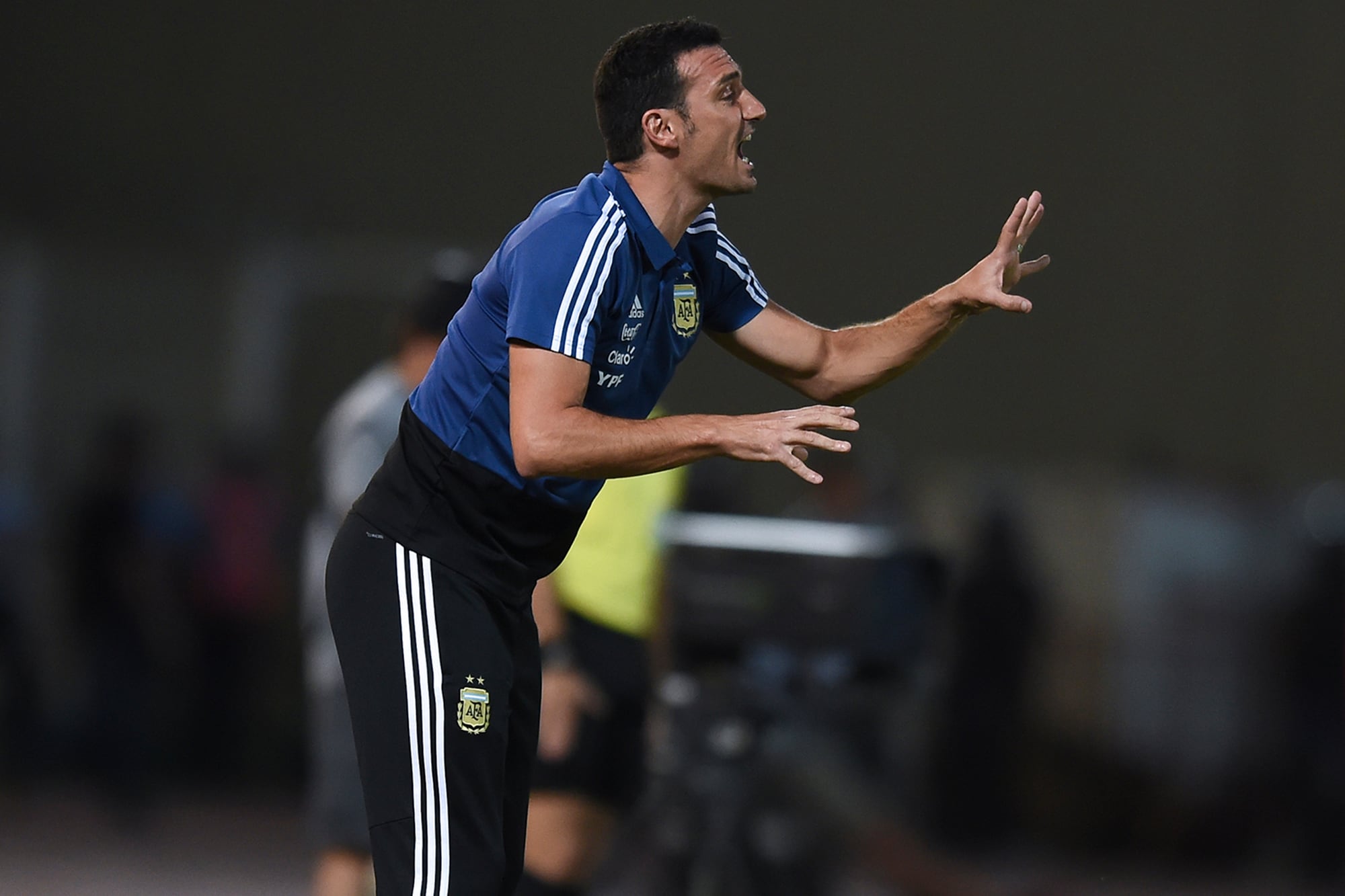 Lionel Scaloni dirigió su primer partido en el país en el Kempes, con triunfo 2-0 sobre México, durante su interinato al frente de la selección