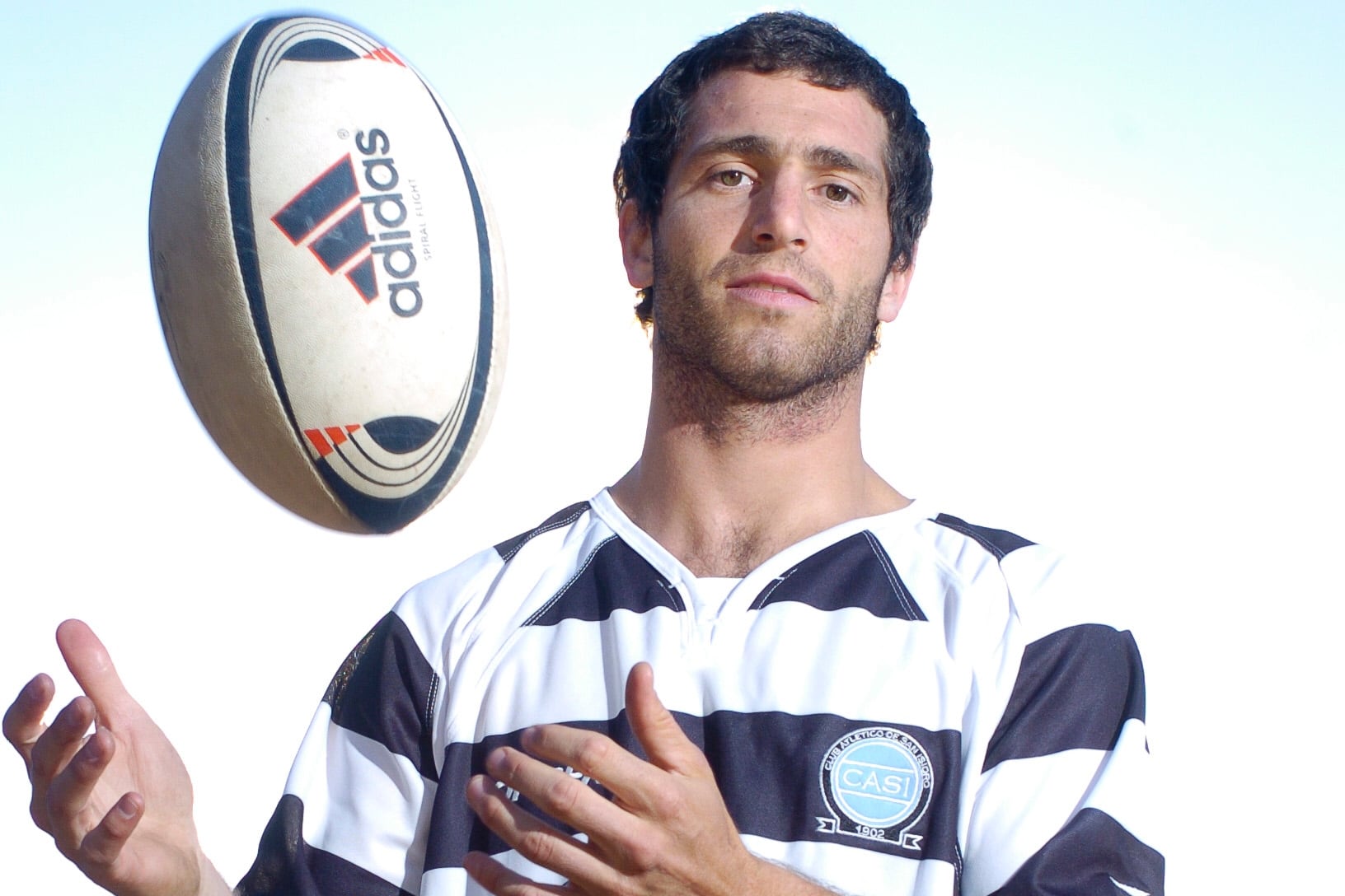 Federico Martín Aramburó con la camiseta del Casi
