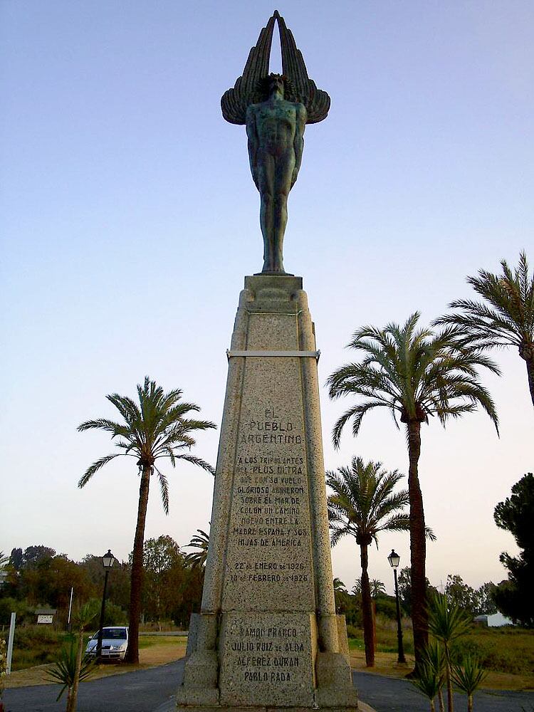 Monumento en La Rábida, donado por la Argentina y realizado por el escultor Agustín Riganelli. En Buenos Aires también existe un monumento en la Costanera Norte, cerca del Aeroparque Jorge Newbery, que conmemora la llegada del hidroavión en 1926