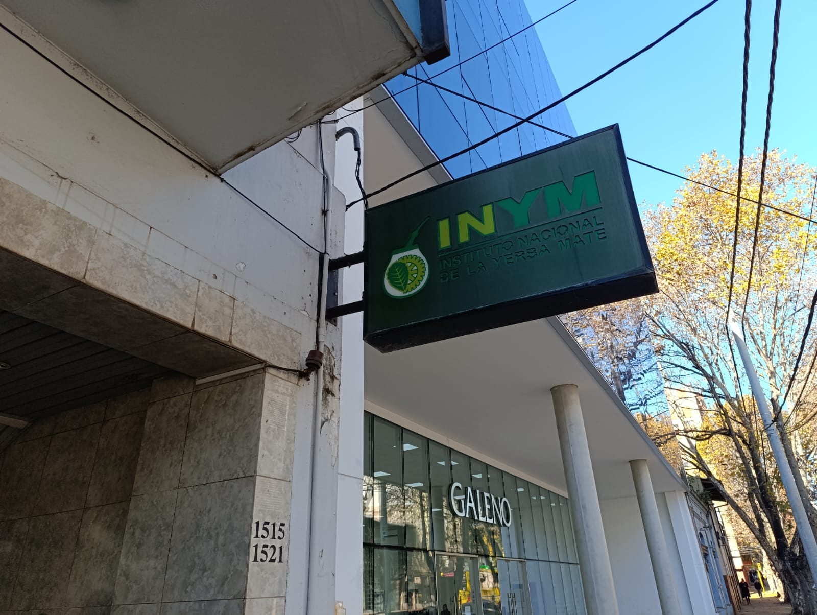 Motosierra en el Instituto de la Yerba: echaron al 25% del personal 6 La histórica sede del INYM, en la calle Rivadavia casi Santa Fe, a cinco cuadras de la Plaza 9 de Julio, en pleno centro posadeño