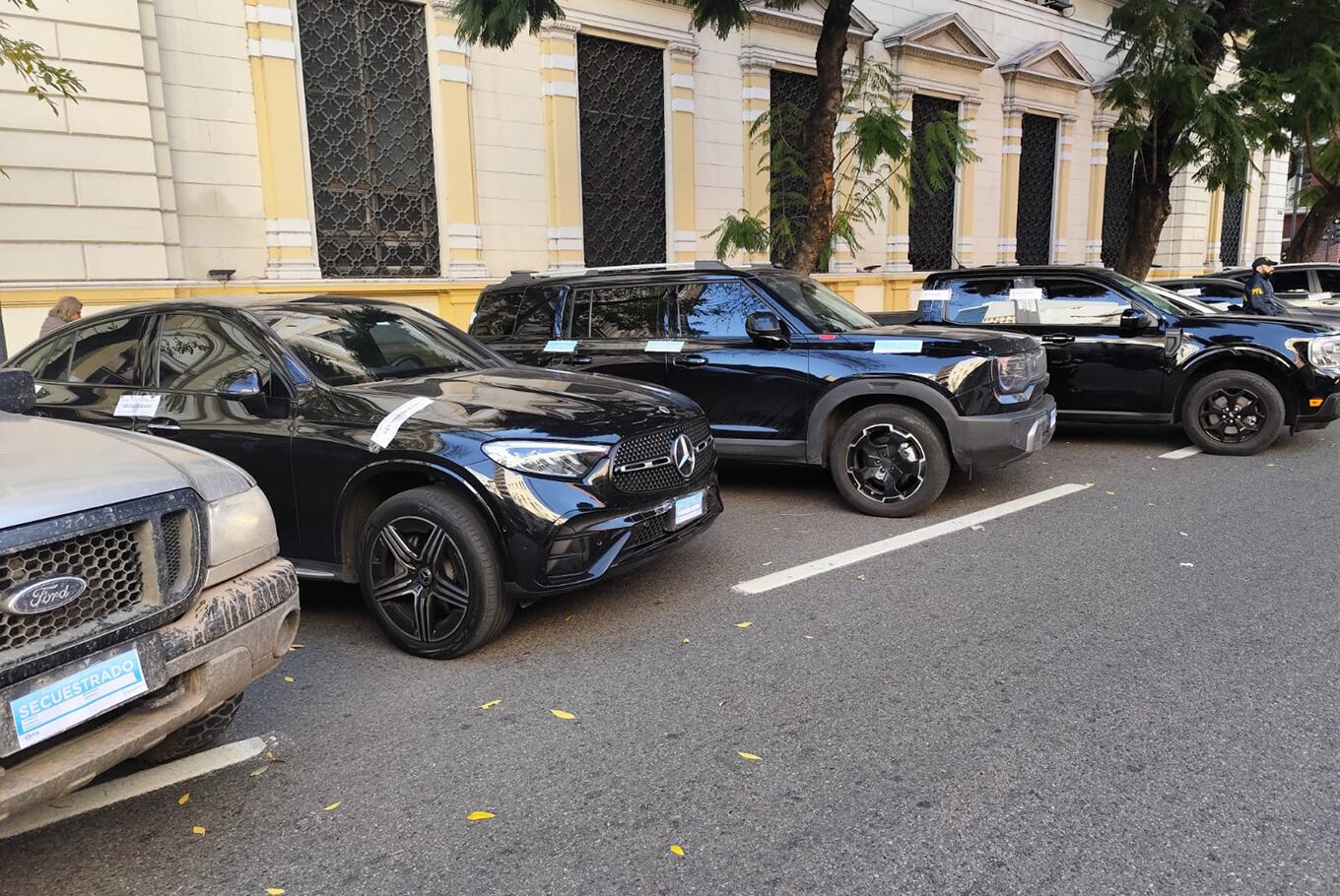 Una ambulancia para ocultar dinero y otros secretos de la banda detrás del contrabando de dólares desde los Estados Unidos