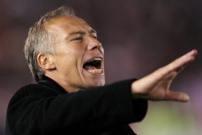 Ahogado por los malos resultados, Sensini se fue de Newell´s - LA NACION