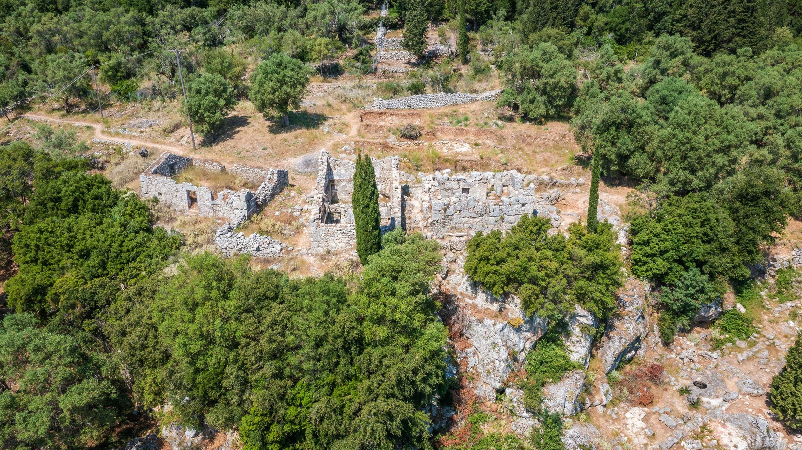 El yacimiento arqueológico de Agios Athanasios, Escuela de Homero, al norte de la isla