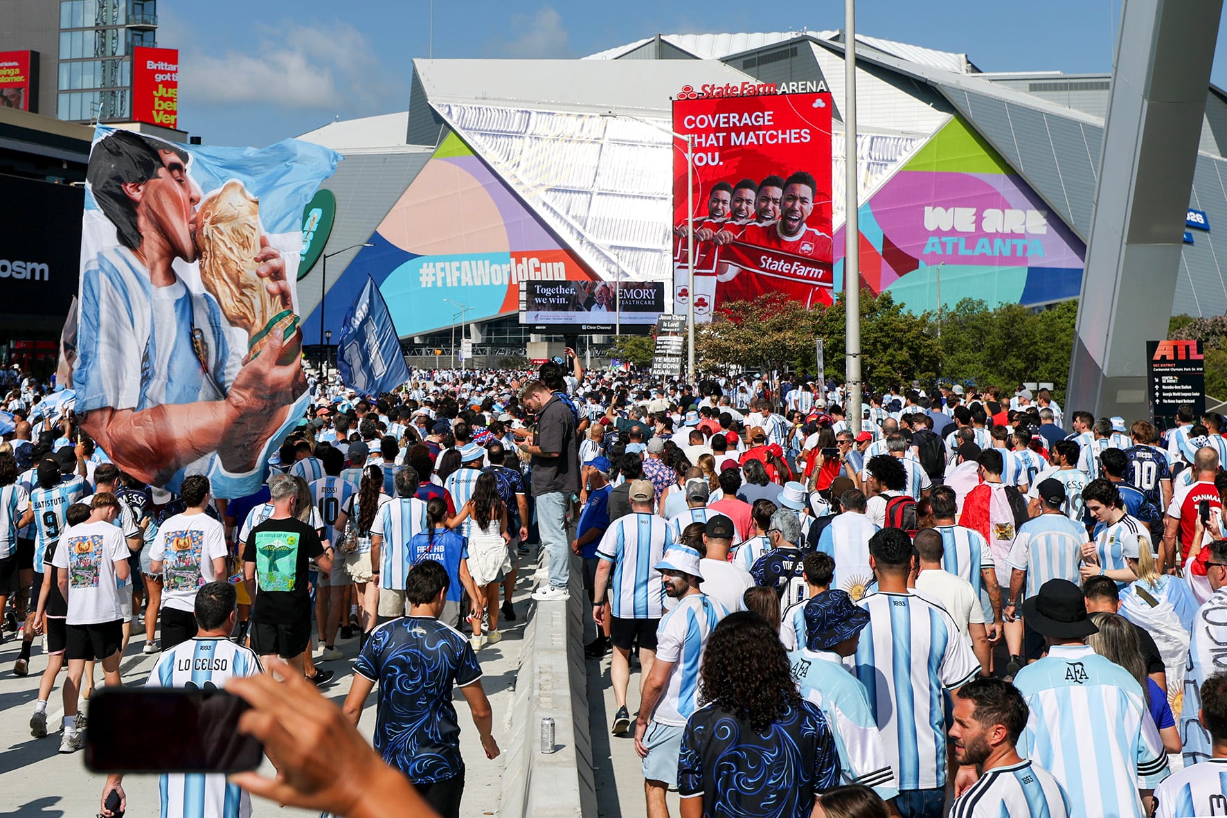 En el Mercedes Benz Stadium se esperan unos 30.000 simpatizantes de la selección y unos 20.000 de los ingleses