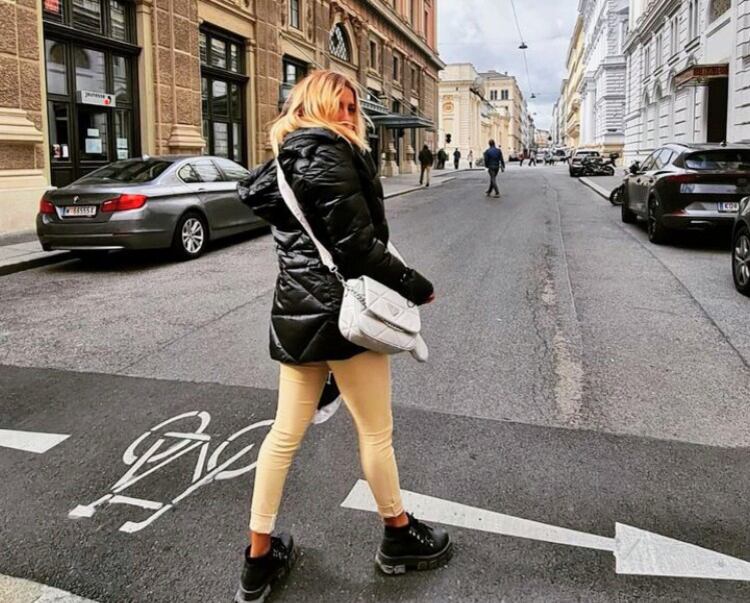 “Los padres le abren una cuenta desde que nacen y a los 18, cuando la reciben de regalo, las personas deciden si lo ahorrás, o comprás un auto, o viajás”, dice Melani (IG: @i_am_mel_____)