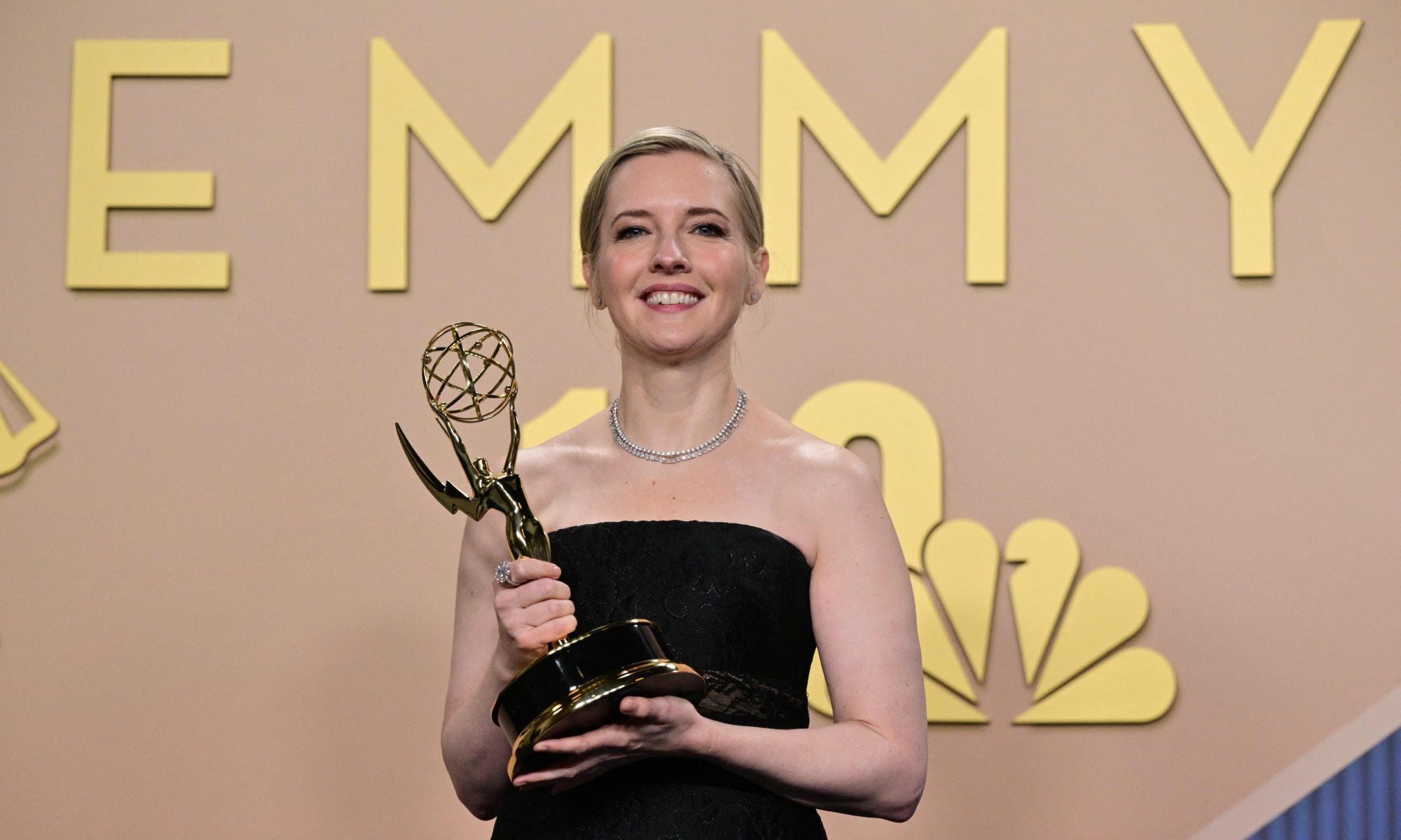 La guionista Katie Dippold es la creadora y productora ejecutiva de La maldición de Widow’s Bay, la comedia que arrasó en la entrega de los Emmy