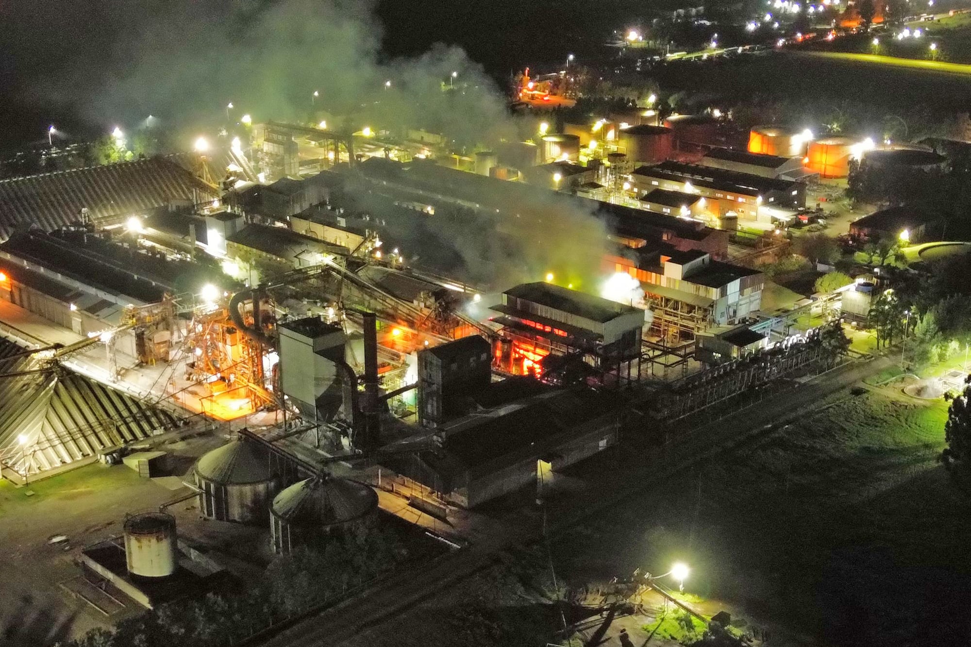 Se incendió una planta de Vicentin en Santa Fe: operativo de Bomberos y alerta por materiales tóxicos