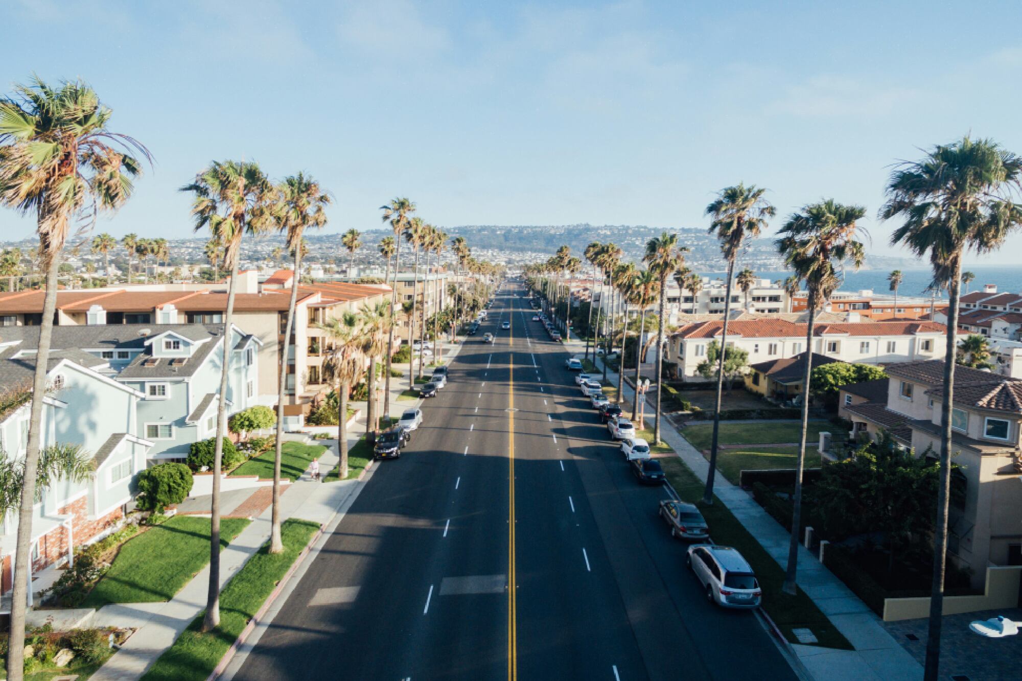 La ciudad a menos de una hora de Los Ángeles con un costo de vida altísimo que eligen 11.000 jubilados en EE.UU.