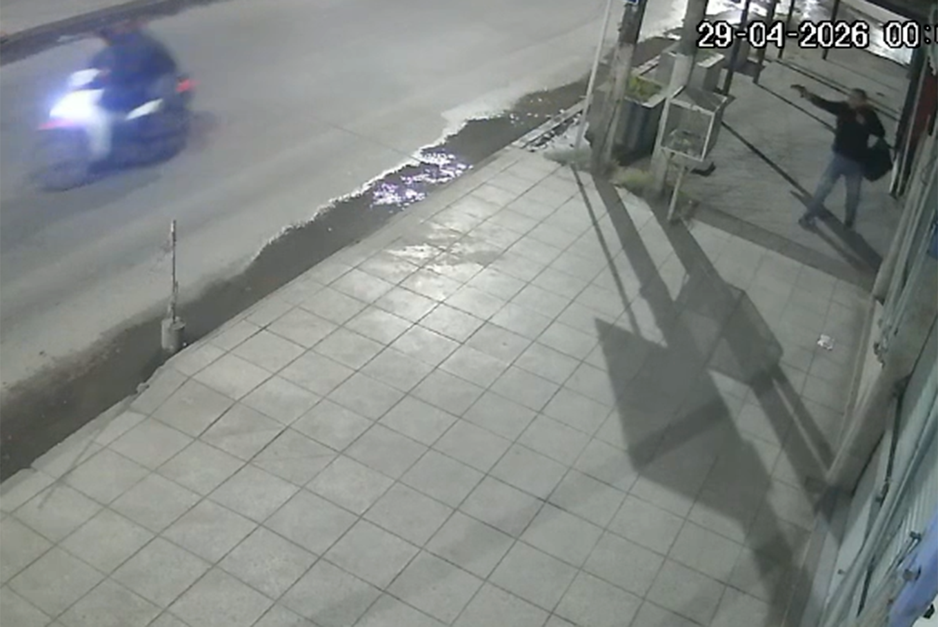 Se conoció otro video del momento en que un policía vació su cargador y mató a una motochorra