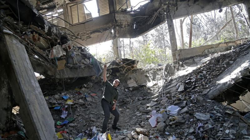El lugar de impacto de uno de los misiles israelíes en el edificio administrativo de la prisión de Evin, donde murió un gran número de personas.