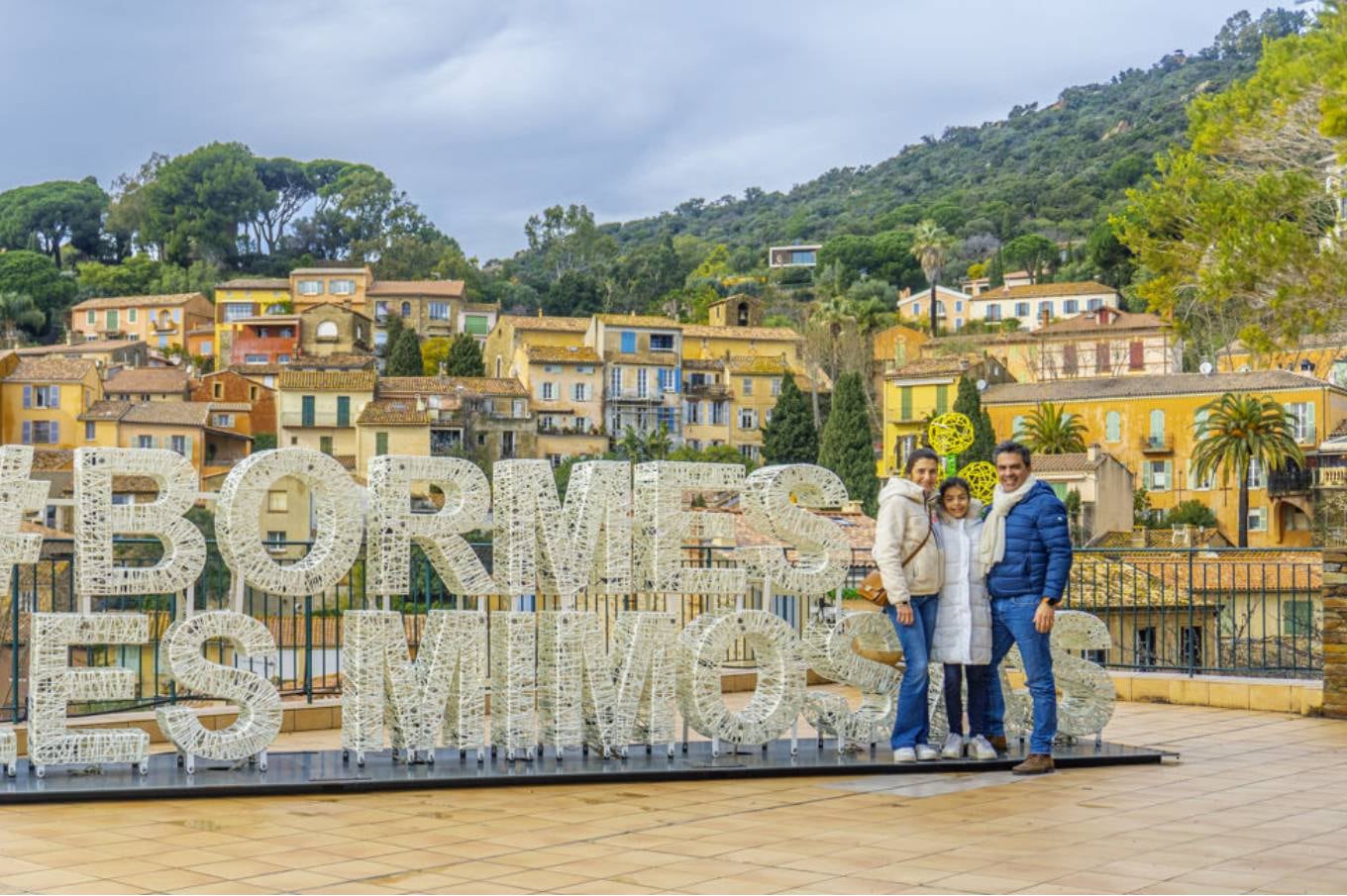 Hoy Diego guía a turistas por pueblos encantados.