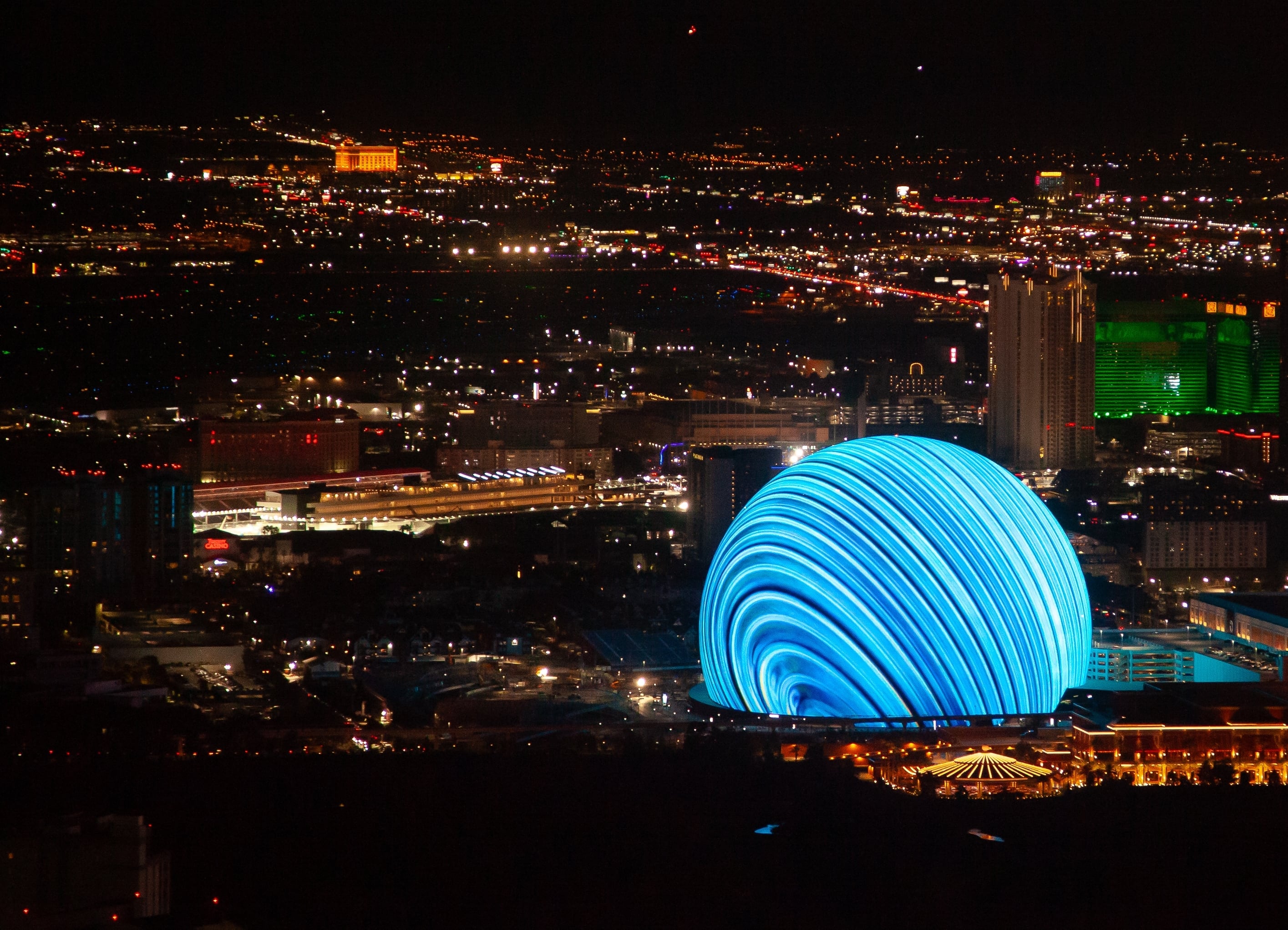 Una vista del MSG Sphere en la noche de Las Vegas