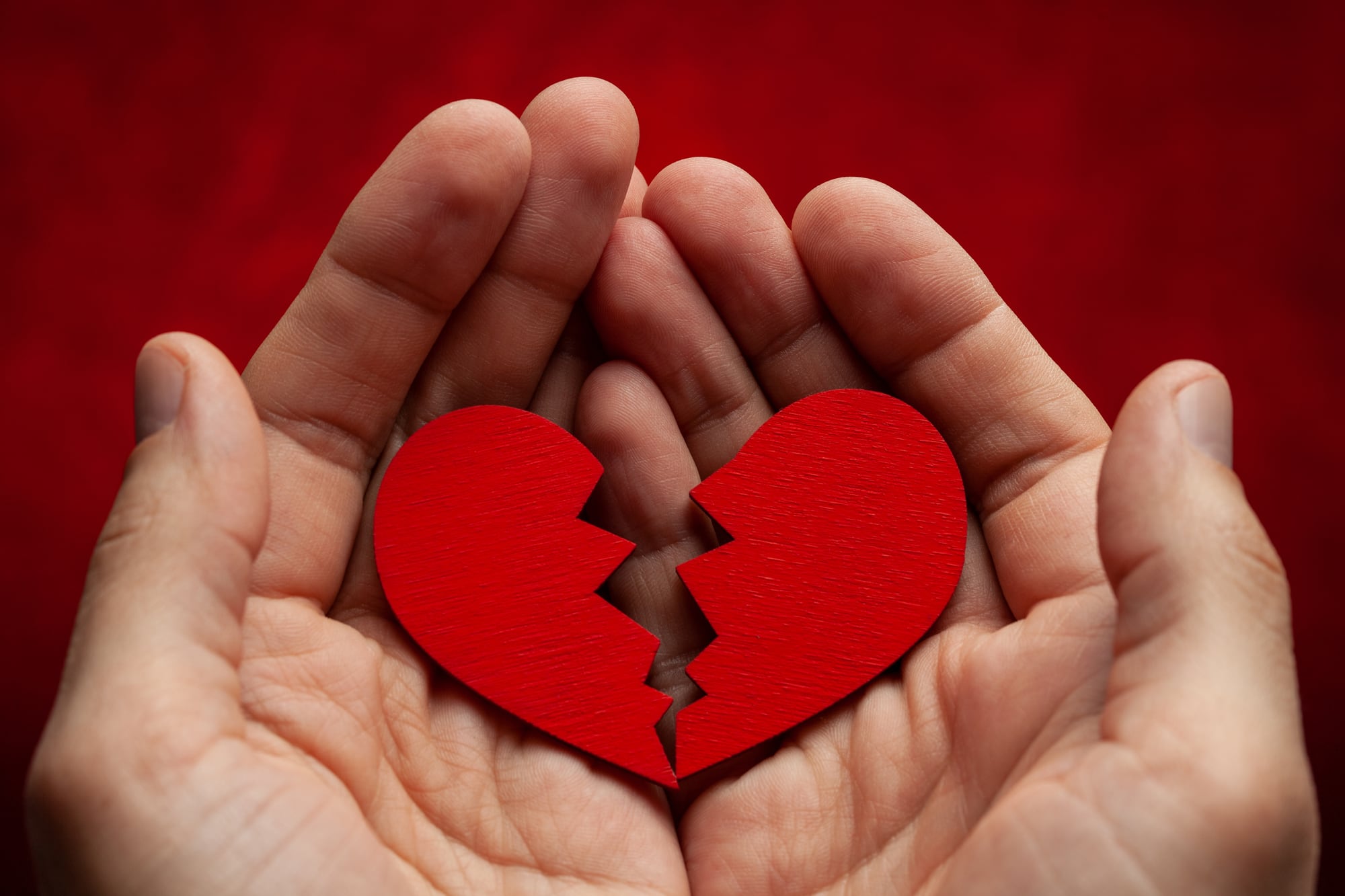 Kiara Shelton, terapeuta de Mindpath Health en Texas, aconseja esperar hasta después de San Valentín para terminar una relación