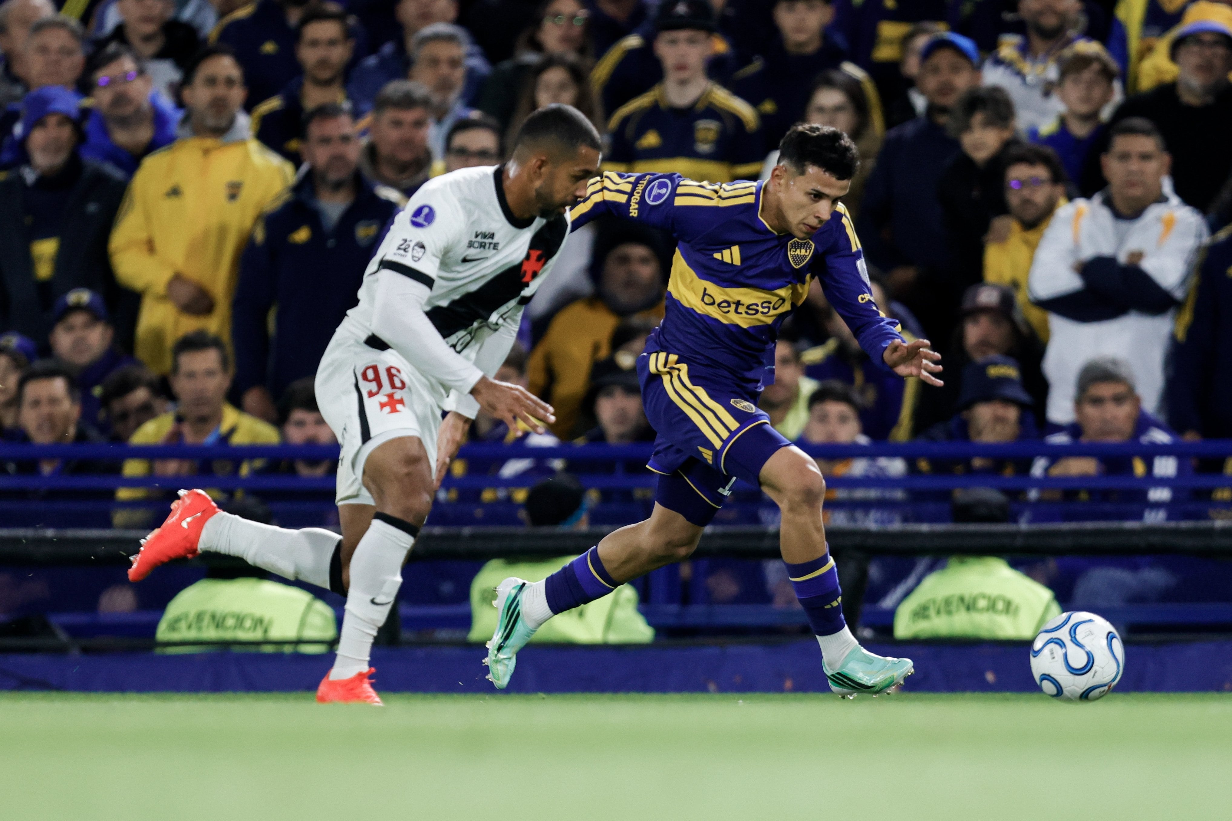 Leonel Flores fue el más incisivo de Boca, aunque estuvo poco resolutivo y le faltó compañía en ataque