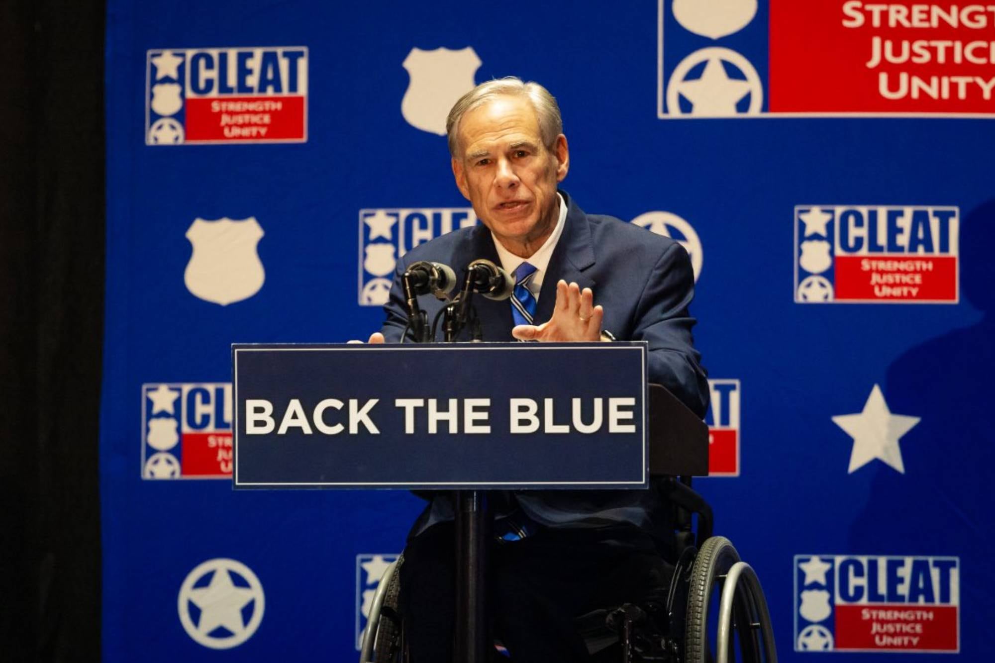 Greg Abbott lo convirtió en ley: los propietarios en Texas pagarán menos impuesto a la vivienda desde 2026