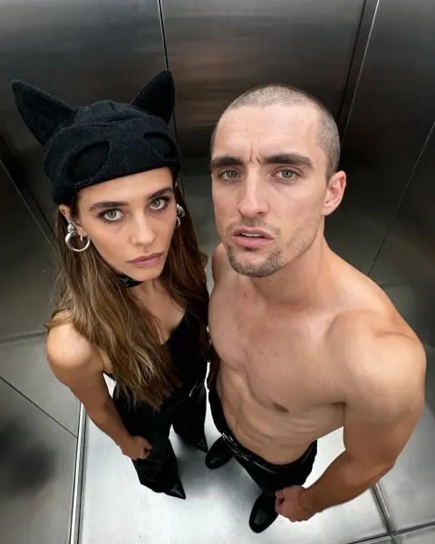 La pareja fue detenida por la policía una vez completado el descenso