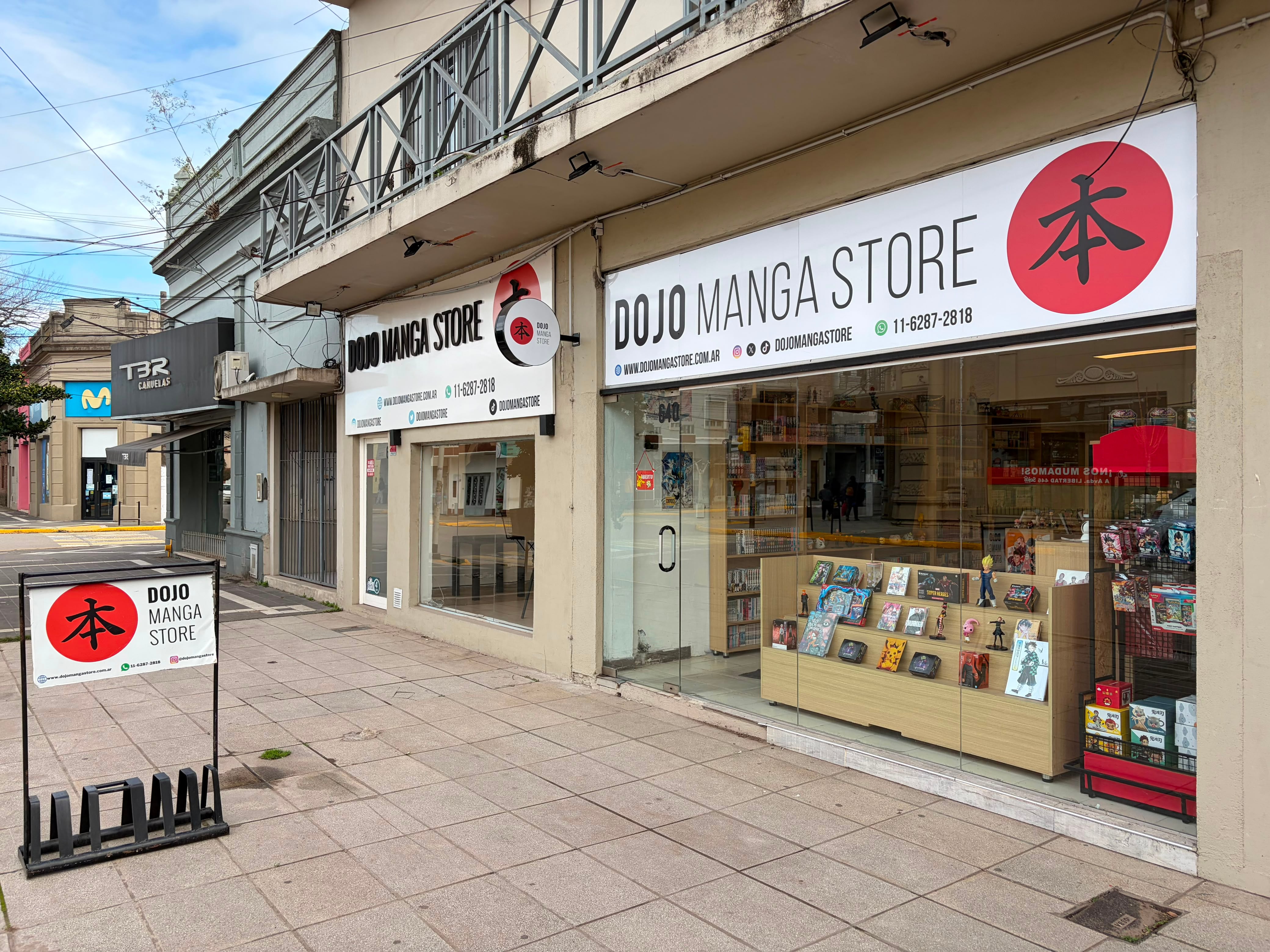 Los locales de historietas se reinventan con la cultura japonesa para sobrellevar la recesión 7 El local doble de Dojo Manga Store, uno para manga y otro para juegos de mesa