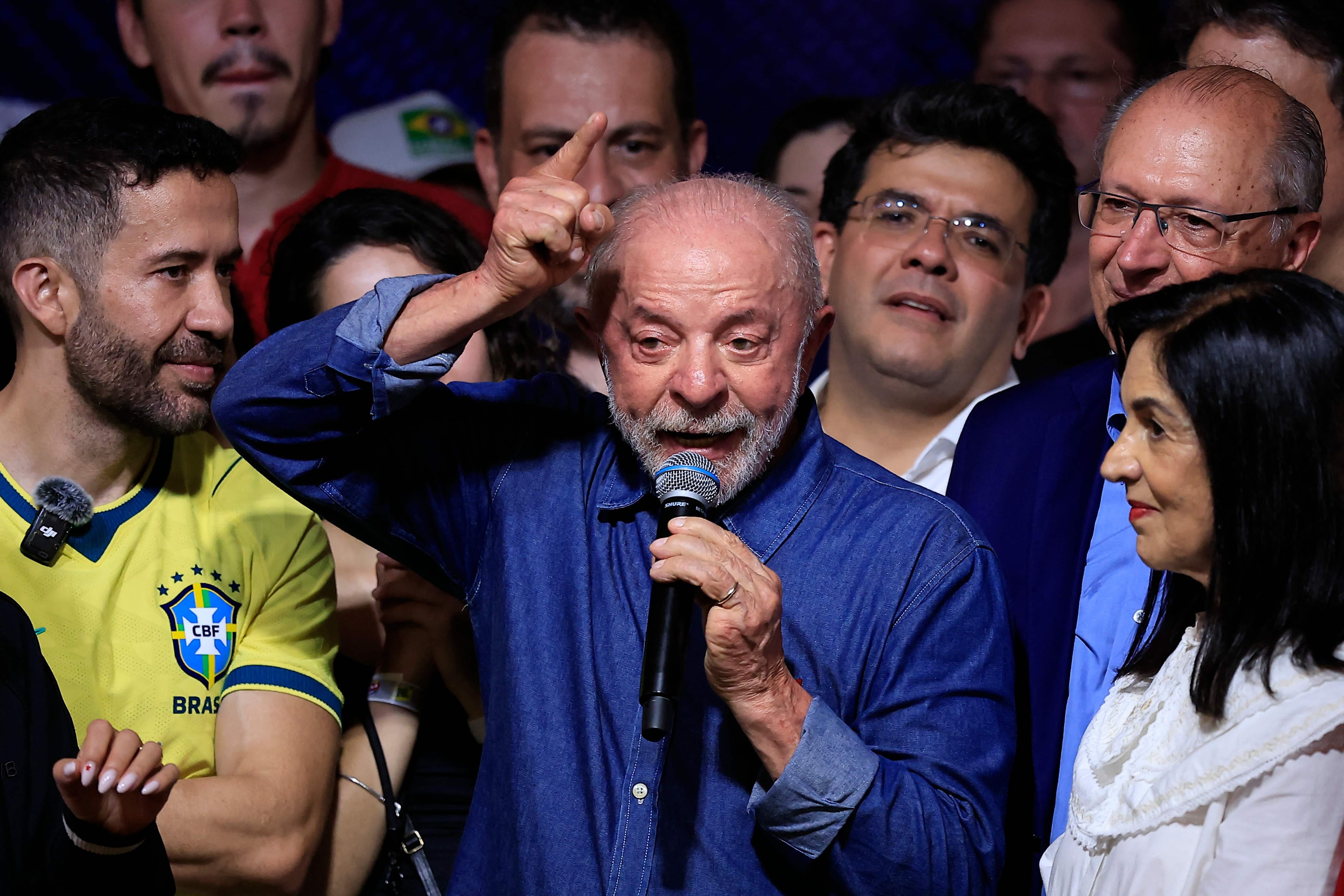 El presidente de Brasil y candidato a la reelección por el Partido de los Trabajadores (PT) habla tras conocer los primeros resultados de la segunda vuelta de las elecciones presidenciales