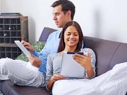 La carrera profesional también aparece como un objetivo que se antepone a la maternidad o paternidad