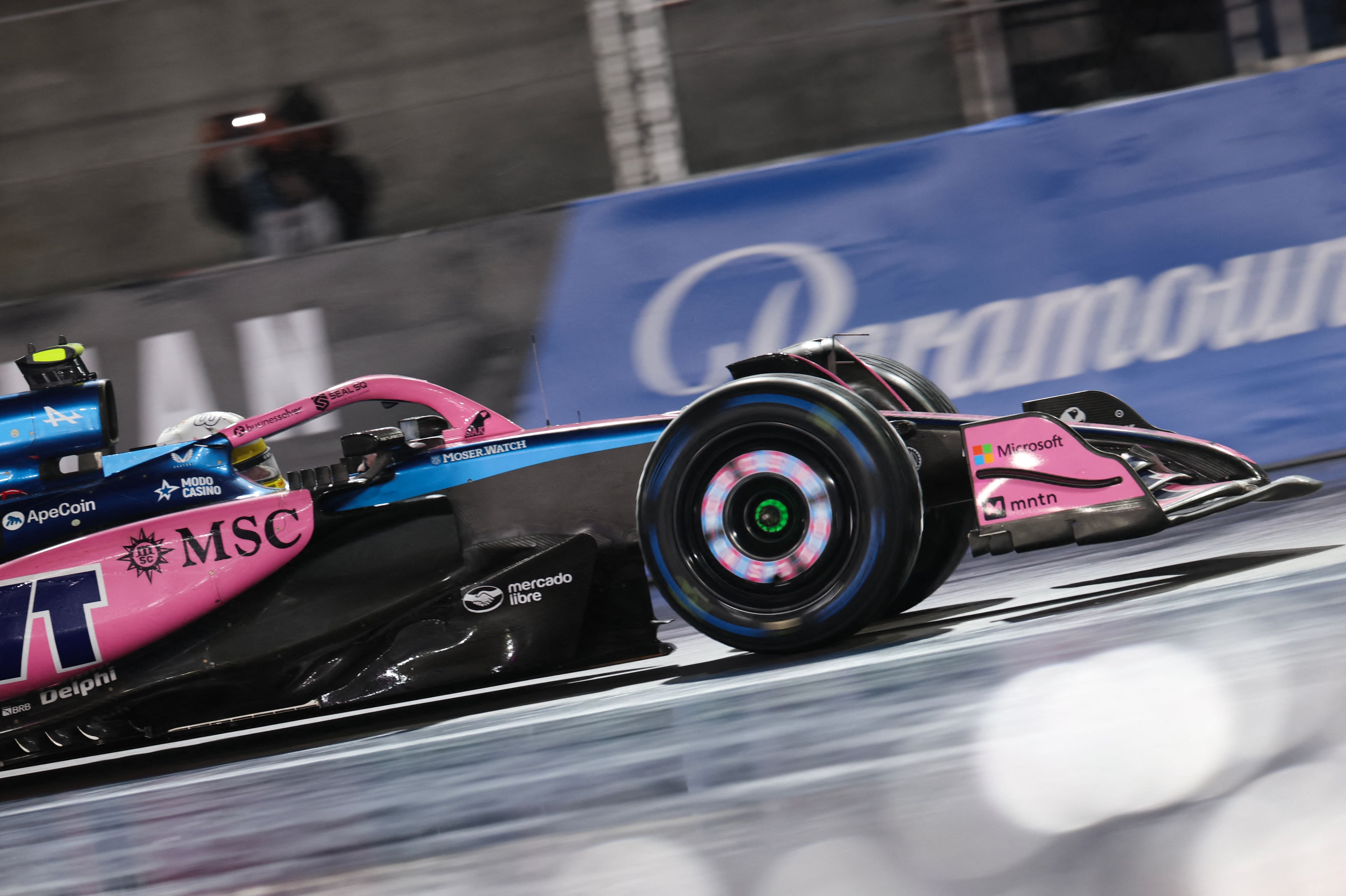 Sobre el pavimento mojada de Las Vegas Colapinto consiguió el día anterior la 15ª posición de largada; deberá contener a varios autos mejores que partirá detrás de él.