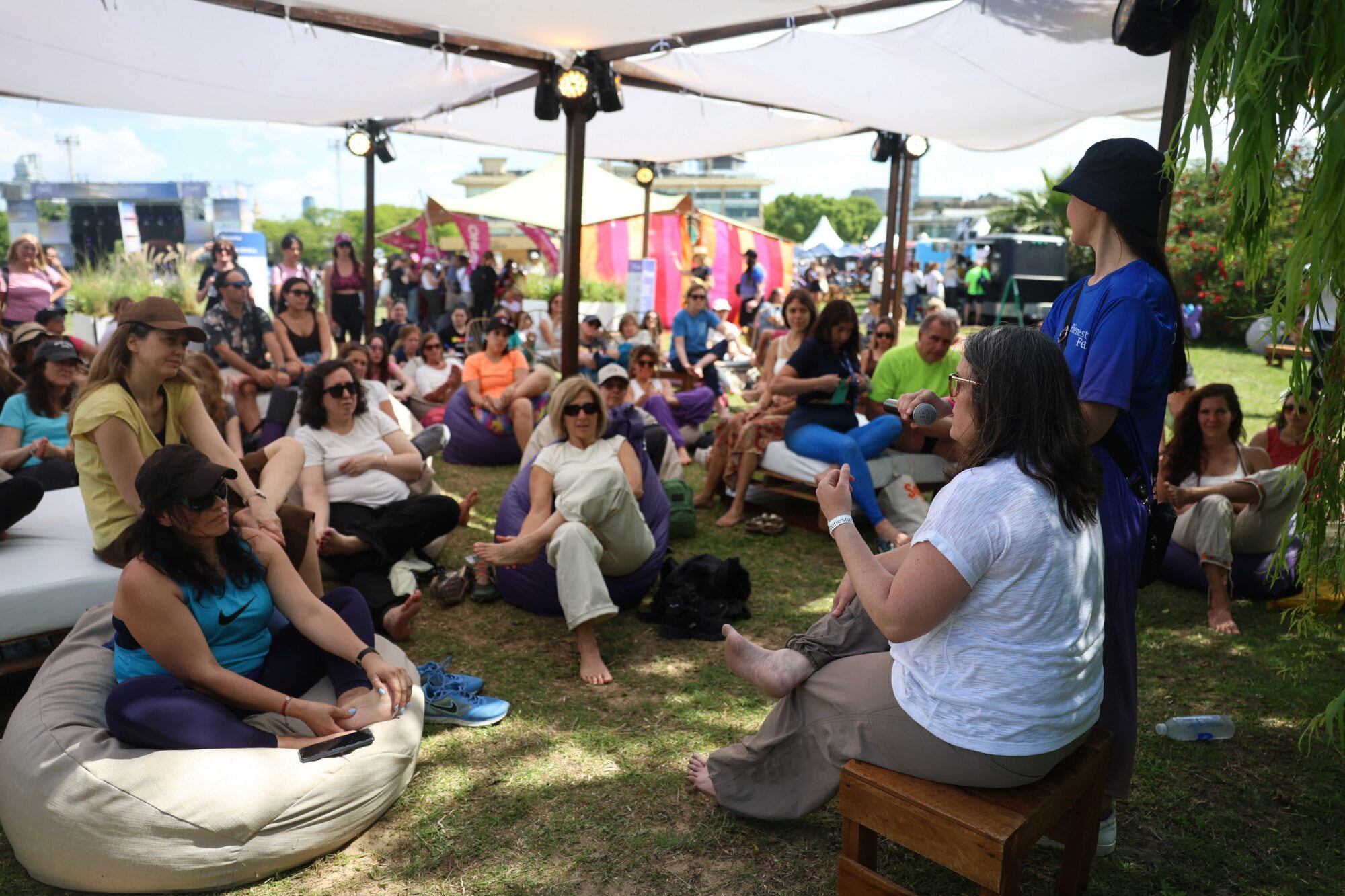 En la sesión de Paula Regazzoni. los participantes trabajaron sobre sus pies