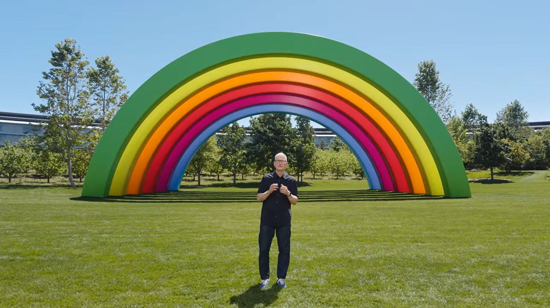 Tim Cook en el cierre del video de la WWDC25 donde presentó iOS 26