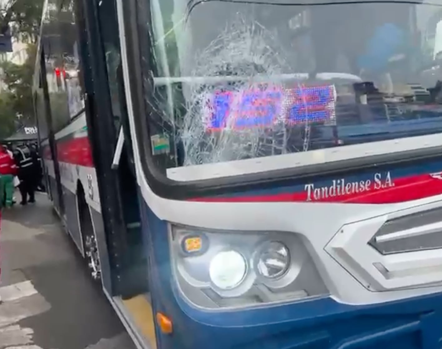 Muere joven de 30 años atropellado por colectivo en avenida Santa Fe, Buenos Aires