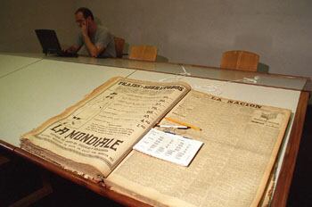 Leer diarios y revistas en las hemerotecas ayuda a entender usos y costumbres de otras épocas del país