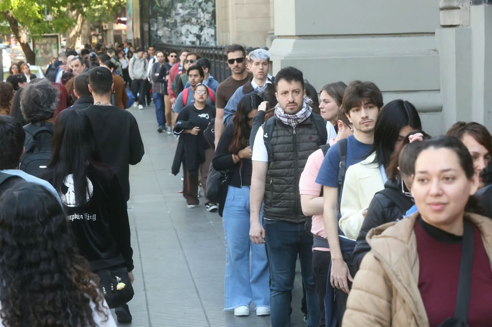 Más de 35.000 personas se anotaron para encontrar trabajo en una feria de la Ciudad que ofrece 2500 puestos
