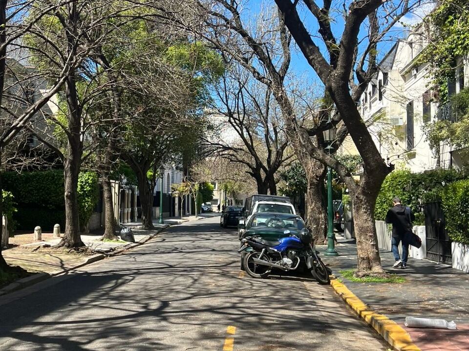 La calle en la que está la casa donde vive Pampita