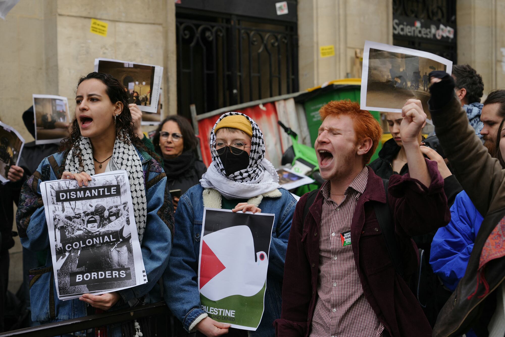 Una manifestación propalestina bloquea el ingreso a la universidad Science Po de París