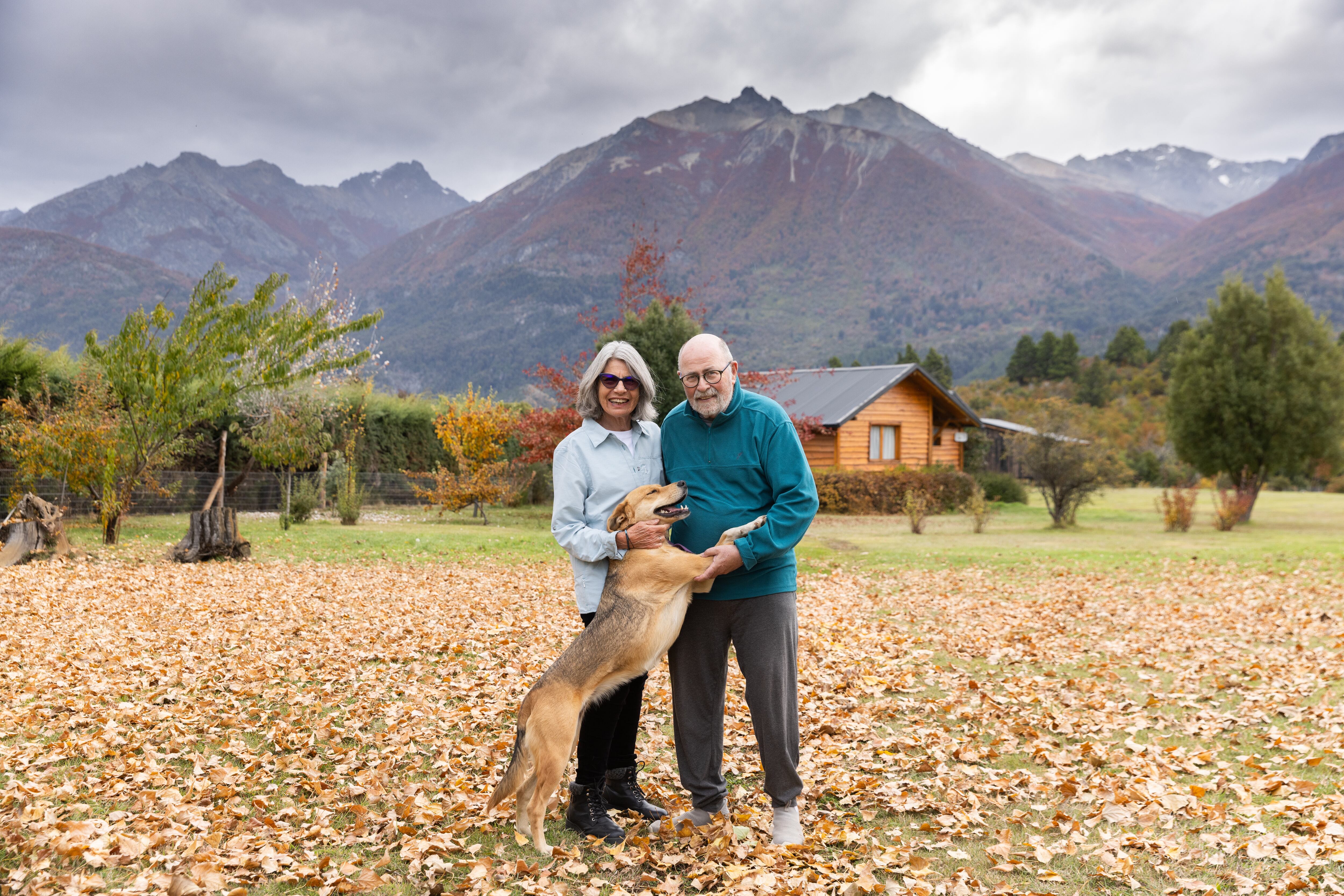 Daniel Kitainik e Hilda Ojman –psiquiatra y psicoanalista en la Hostería Ruca Kitai en Villa Lago Rivadavia, Cholila
