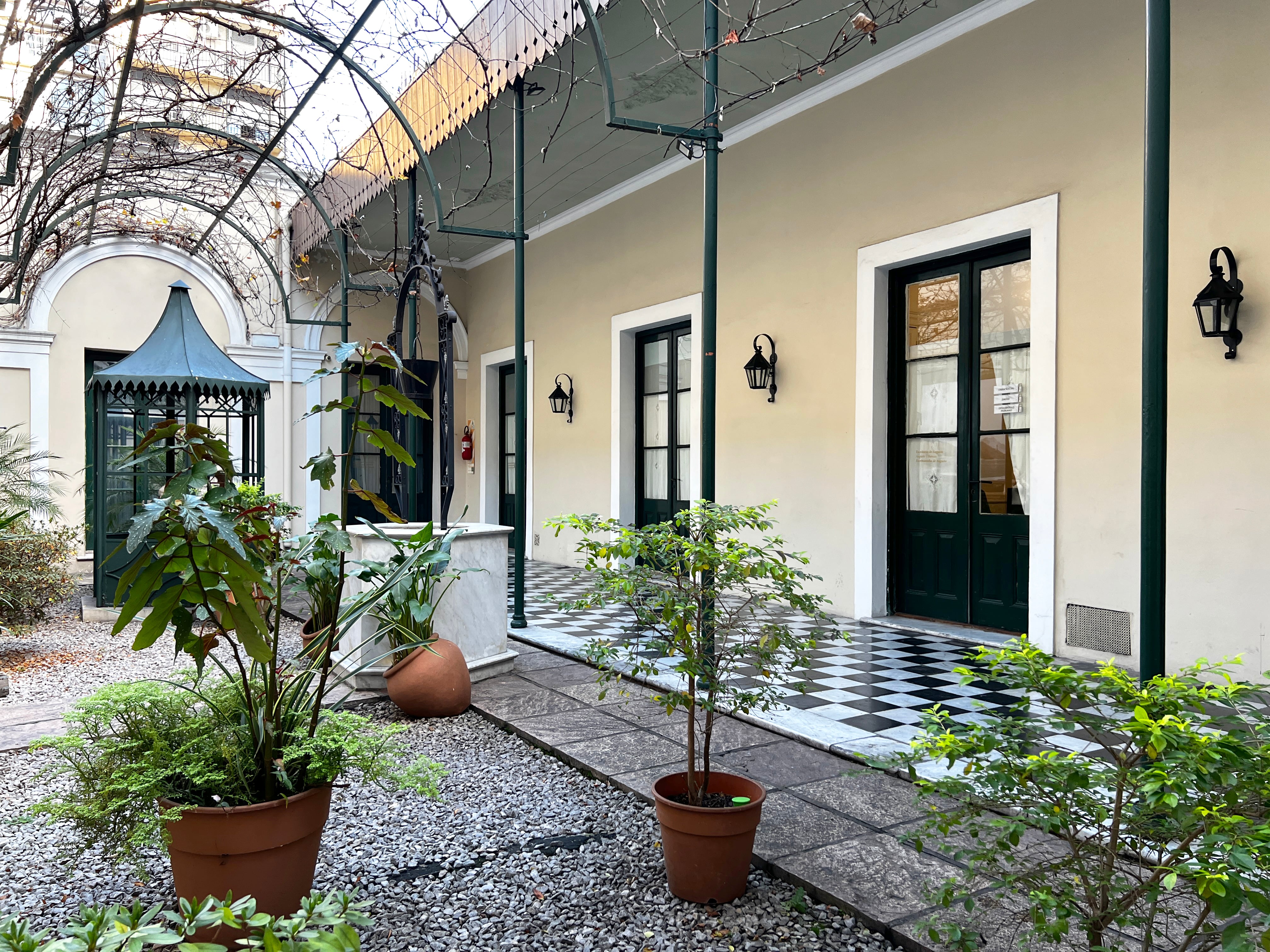 Buenos Aires después de Rosas: La aldea que se transformó en un pueblo con aires europeos 10 Fue la casa de Sarmiento en Buenos Aires. Actualmente es la Casa de la Provincia de San Juan.