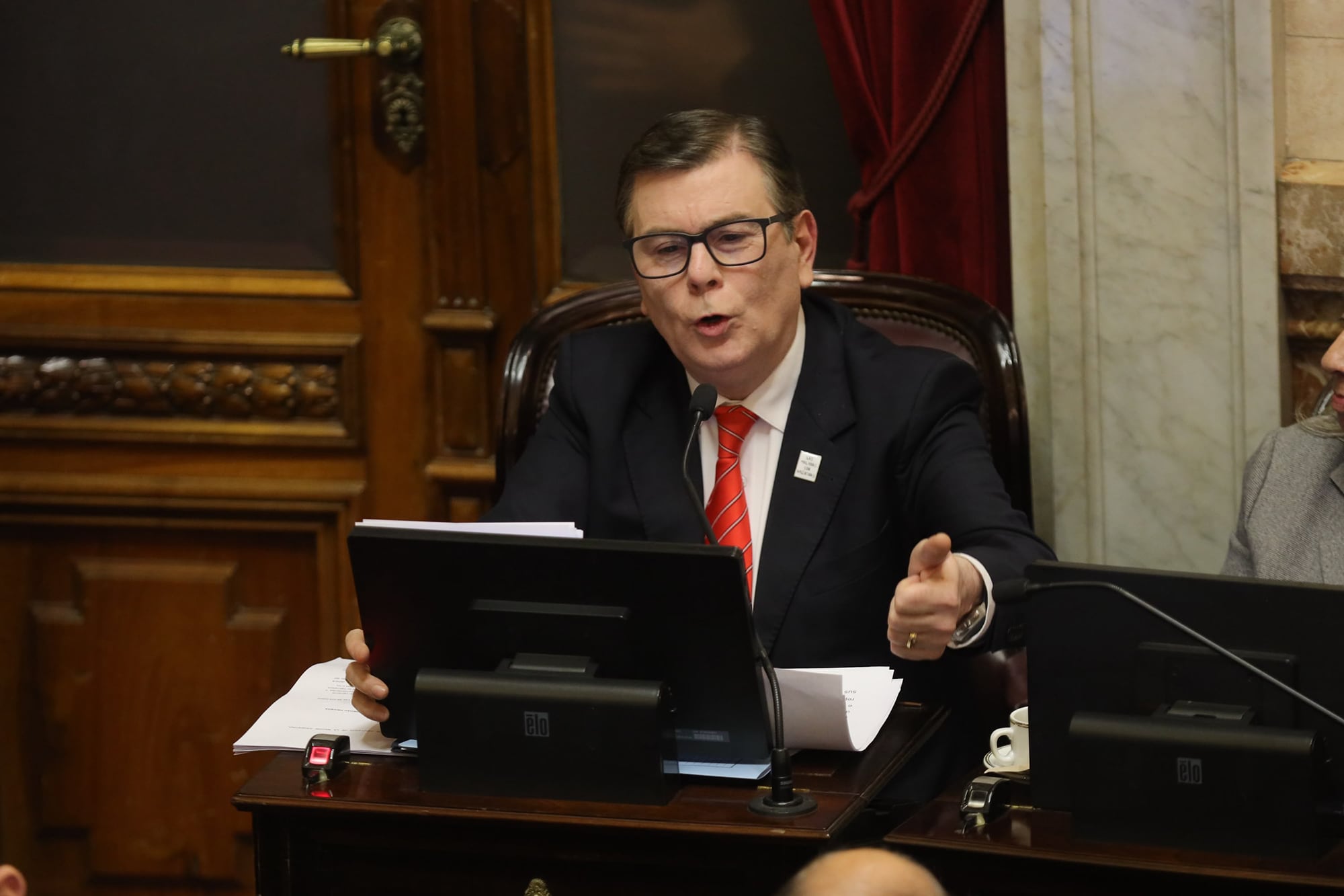Gerardo Zamora fue uno de los oradores en la previa a la votación
