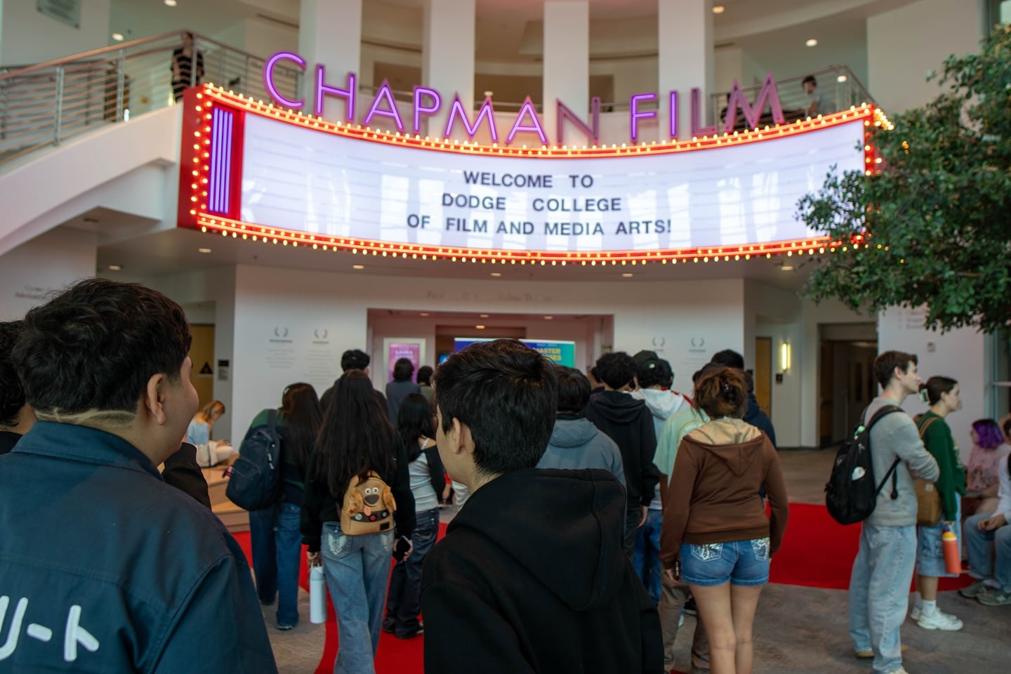 La universidad cuenta con un cine donde se proyectan las películas de tesis de los estudiantes